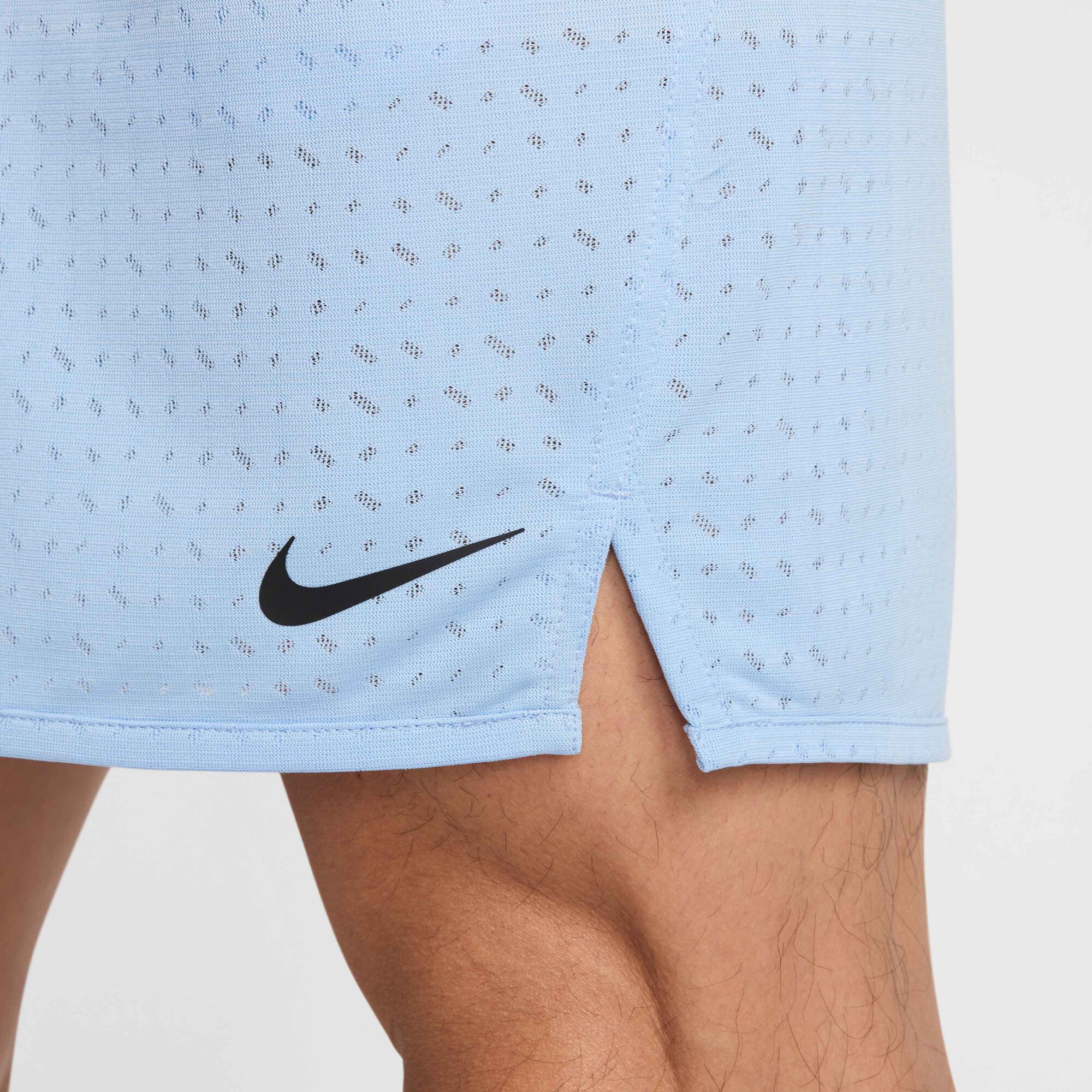 Мъжки къс панталон Nike Totality Breathe Dri-FIT Unlined Versatile Shorts - HJ4058-422 детайл лого