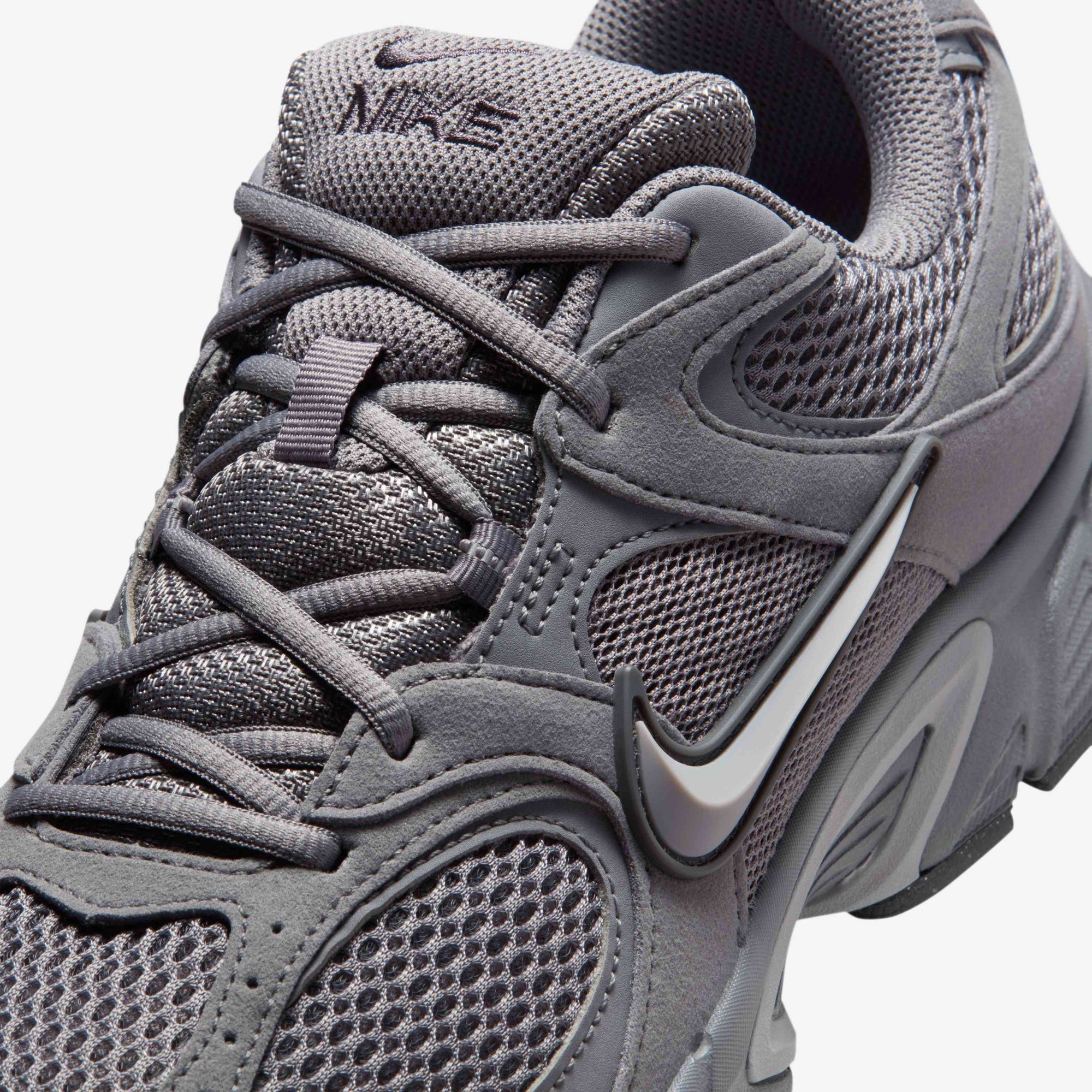 Мъжки маратонки Nike V5 RNR II6292-006 горна част детайл