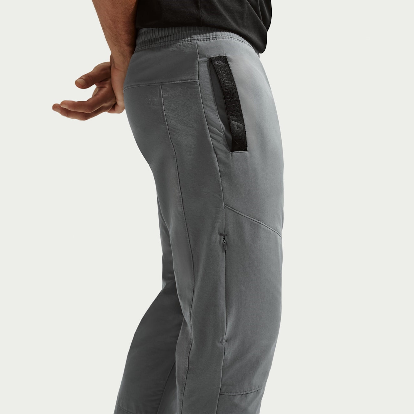 Мъжки панталон Nike Sportswear Air Max Woven Cargo Trousers IO1059-065 детайл джоб