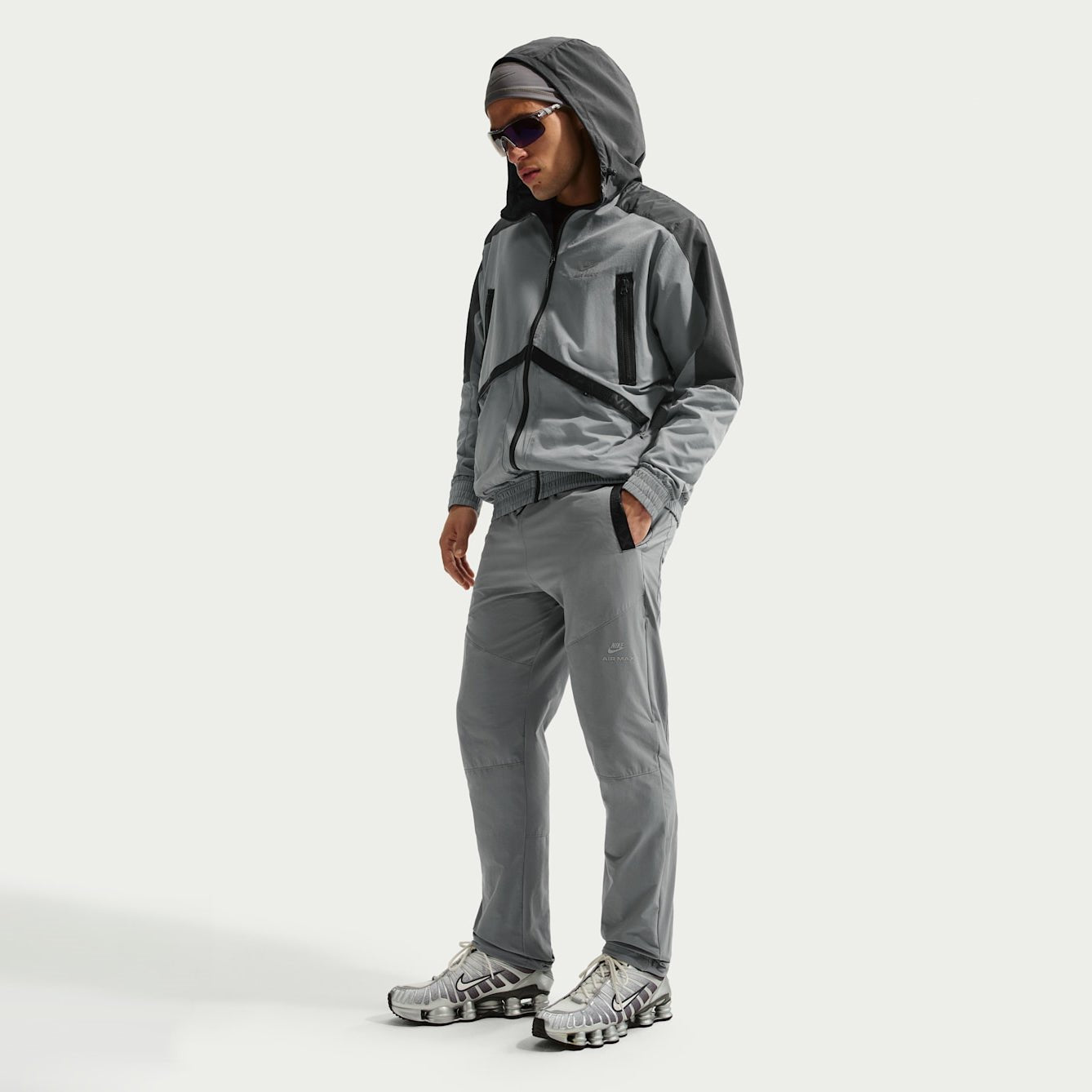 Мъжки панталон Nike Sportswear Air Max Woven Cargo Trousers IO1059-065 модел отстрани