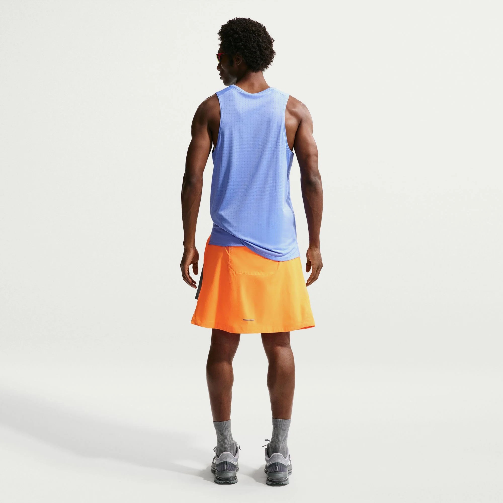 Мъжки потник Nike Miler Breathe Dri-FIT Running Tank Top - HJ4183-494 модел отзад