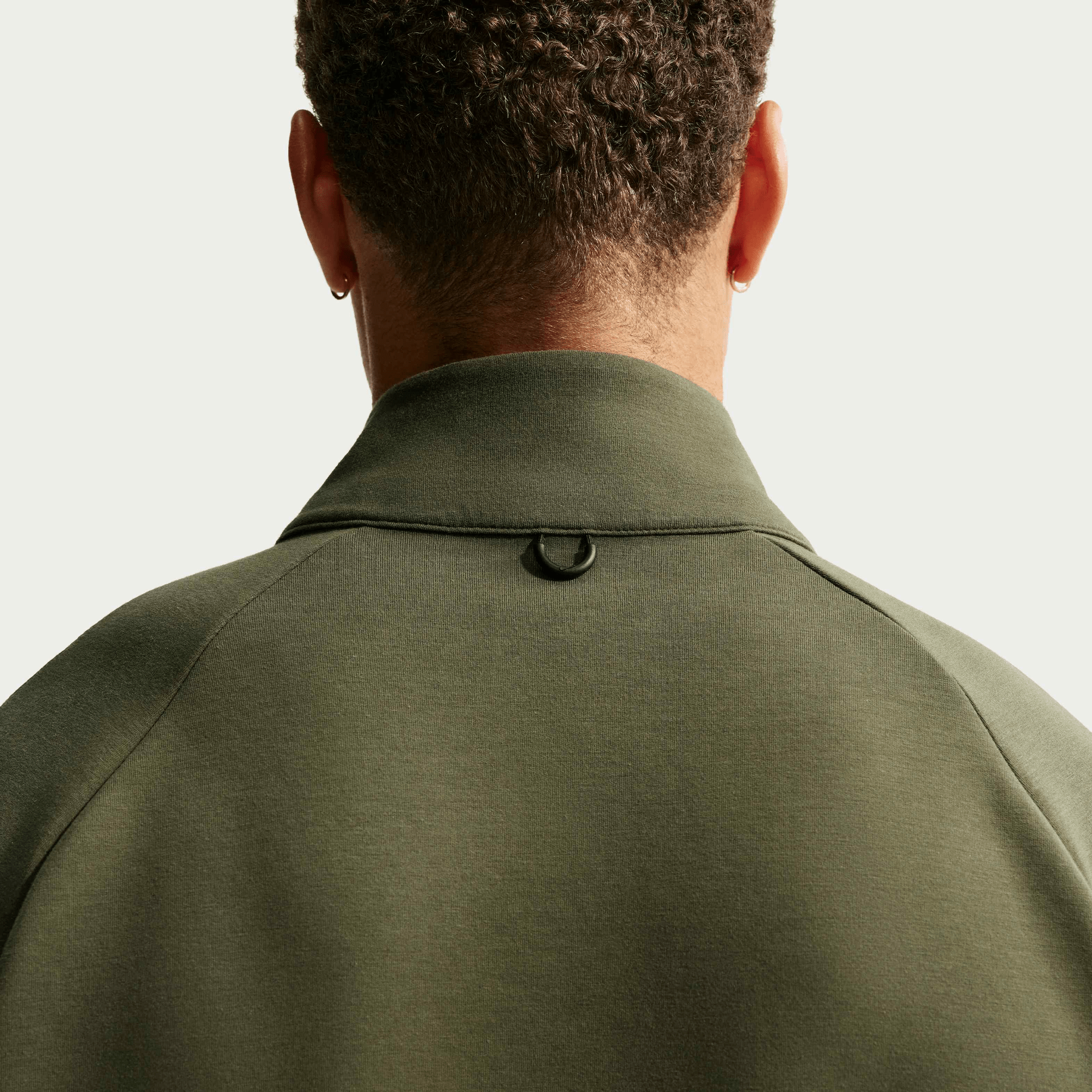 Мъжки суитшърт Nike 24.7 ImpossiblySoft Dri-FIT 1/2-Zip Top HQ6953-325 детайл гръб и рамо