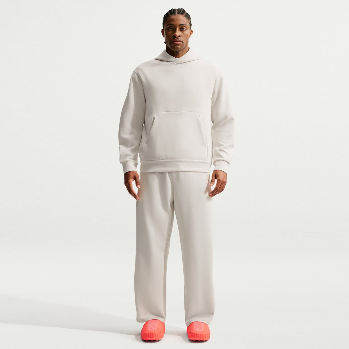 Мъжко худи Nike 24.7 ImpossiblySoft Dri-FIT Pullover Hoodie - IR8807-104 Модел отпред