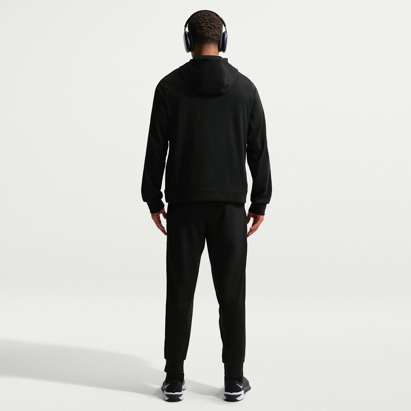 Мъжко худи Nike Primary NanoKnit Dri-FIT UV Protection Pullover Performance Hoodie - II1304-010 модел отзад
