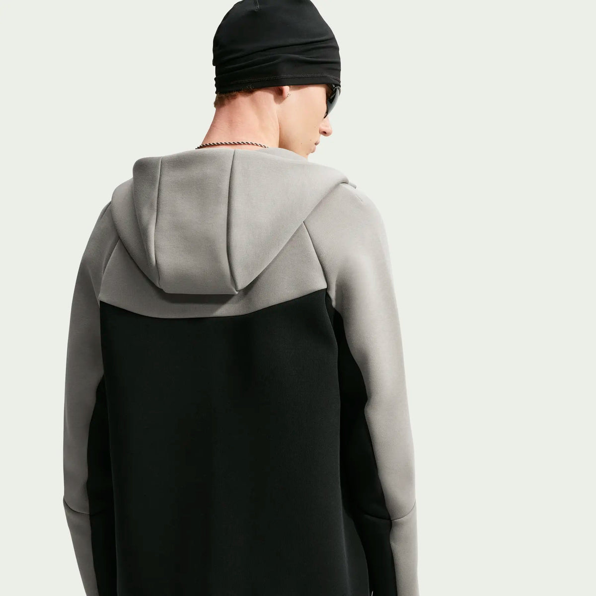 Мъжко худи Nike Tech Fleece Windrunner Full-Zip Hoodie - HV0949-321 отзад