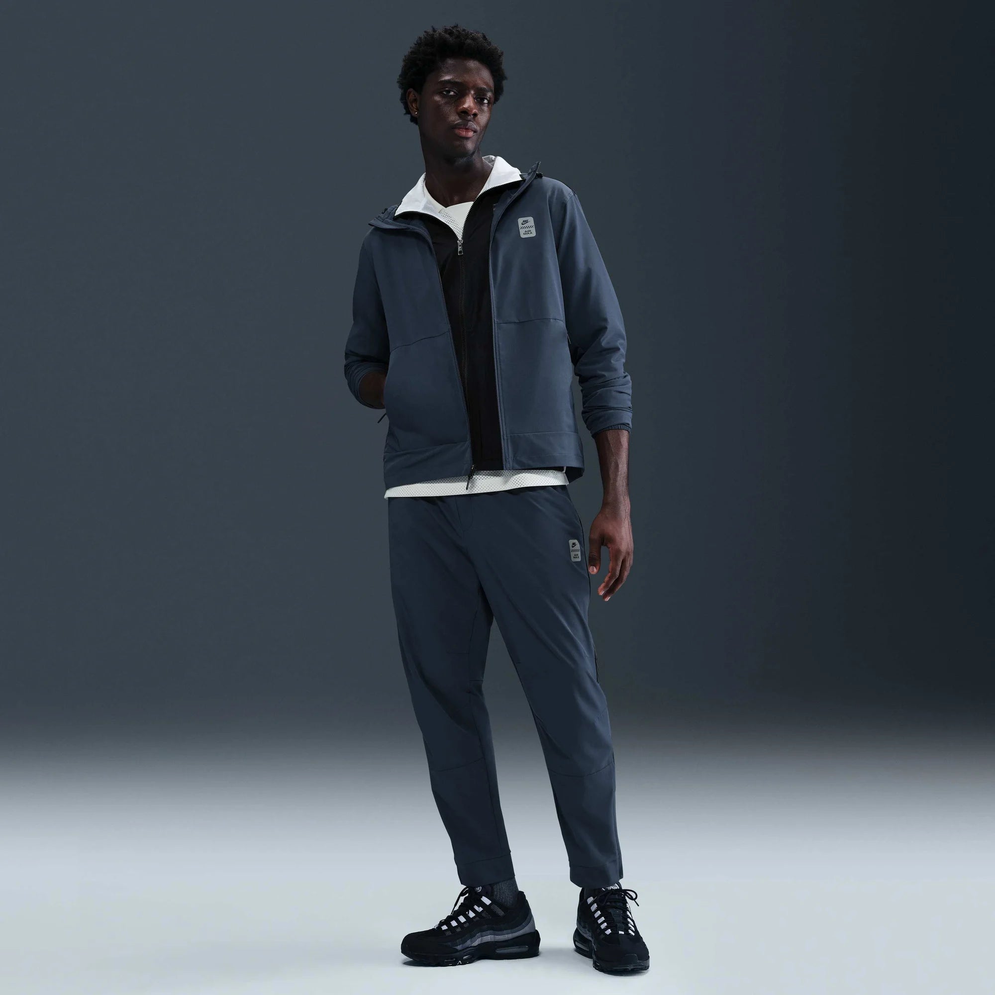 Мъжко яке Nike Air Max Woven Jacket - IF0384-402 модел отпред
