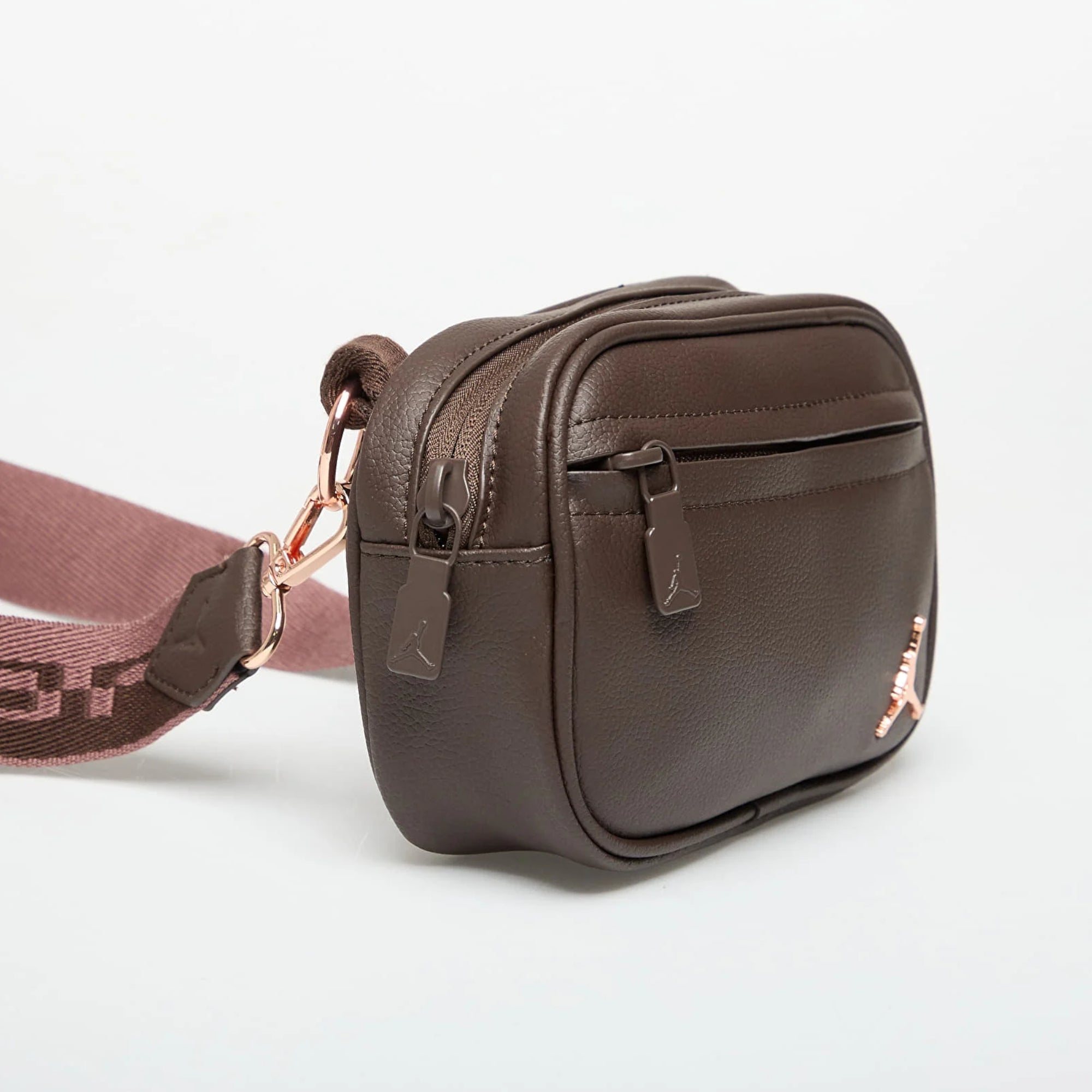 Унисекс чанта Jordan Monarch Camera Bag (1L) - WA9164-X25 детайл отпред