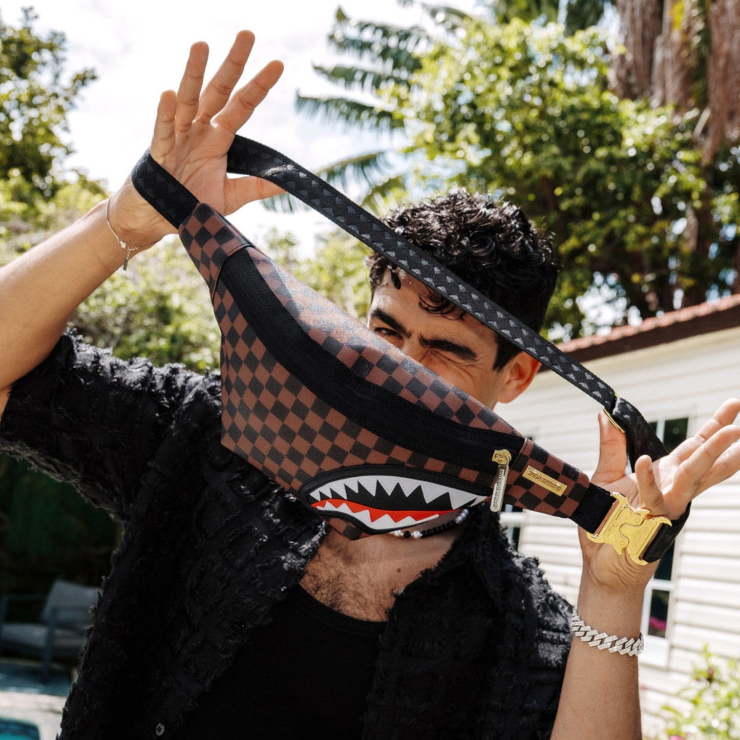Унисекс чанта Sprayground Sharks In Paris Savvy Crossbody - Airhouse