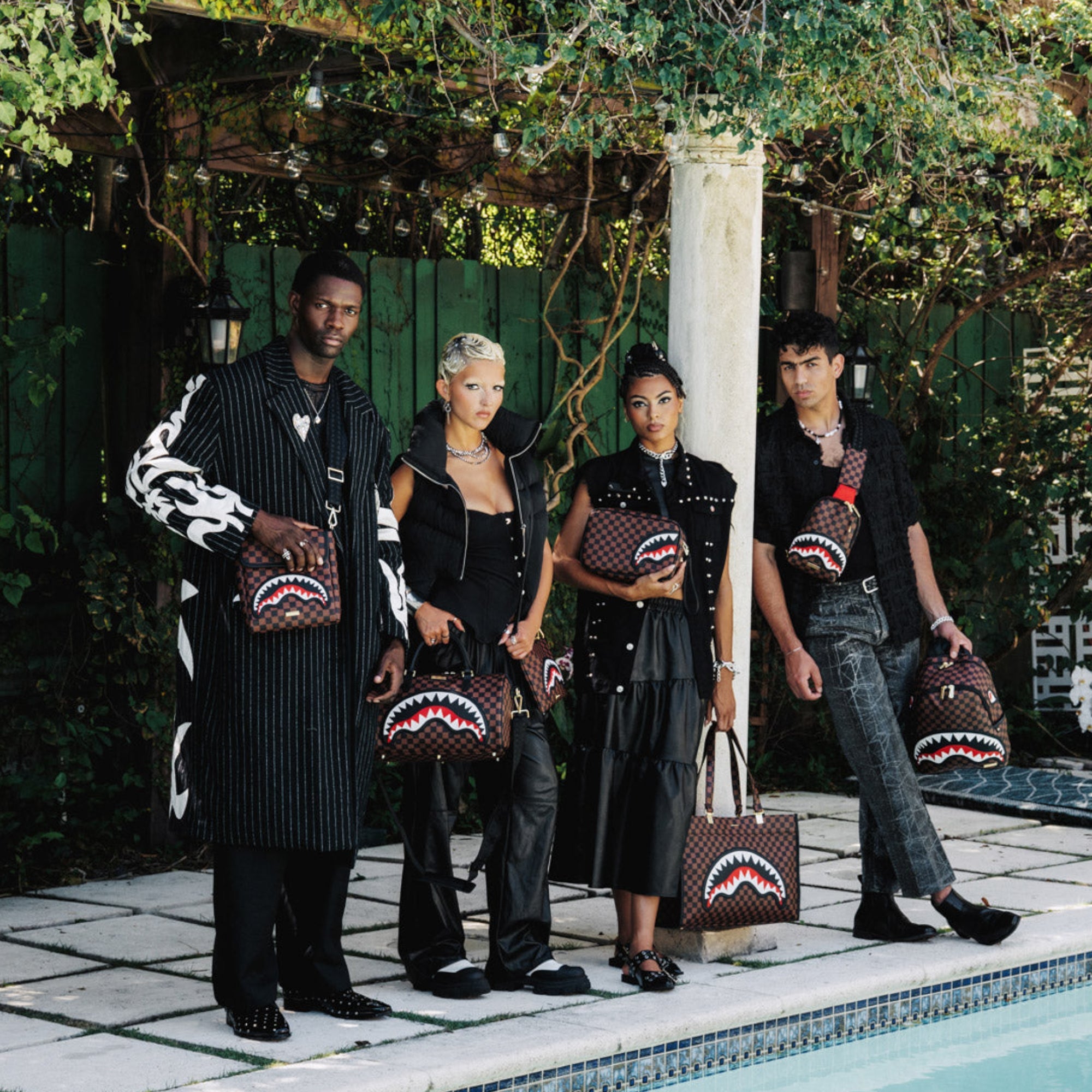 Унисекс клъч Sprayground Sharks In Paris Clutch - Airhouse