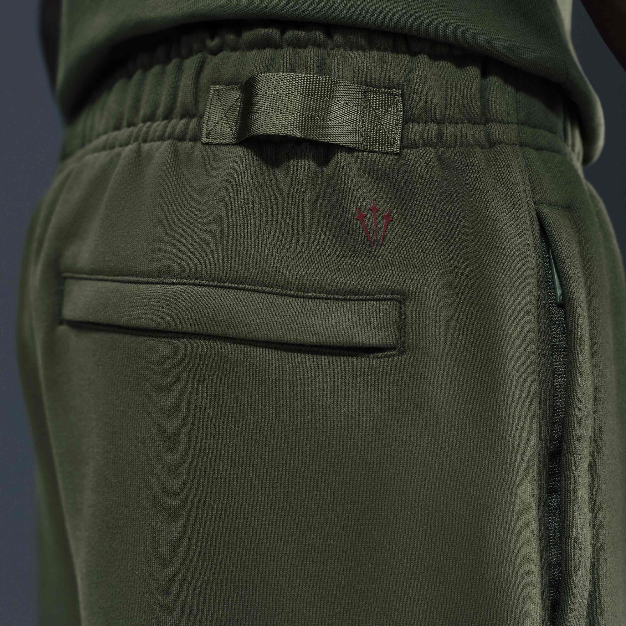 Унисекс къс панталон Nike X Nocta Cardinal Fleece Shorts - FQ0408-325 детайл джоб отзад