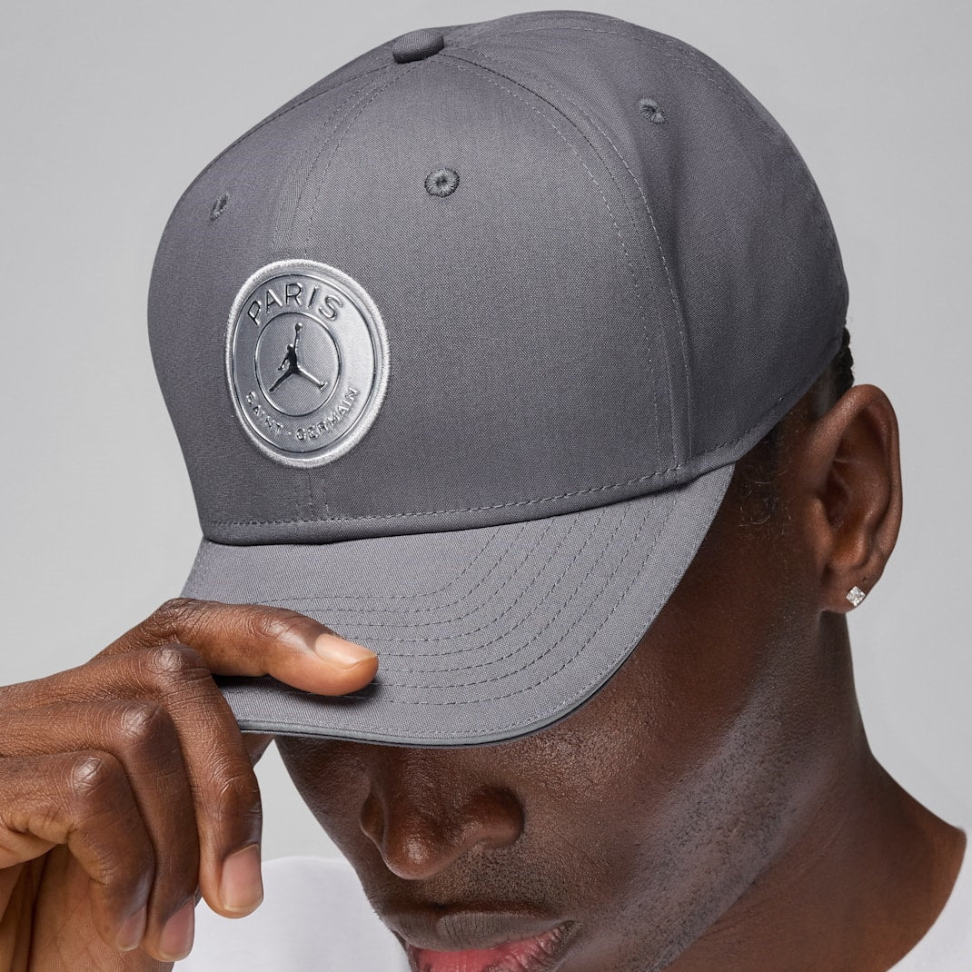 Унисекс шапка Jordan Paris Saint-Germain Rise Structured Hat - IO4452-014 модел отстрани