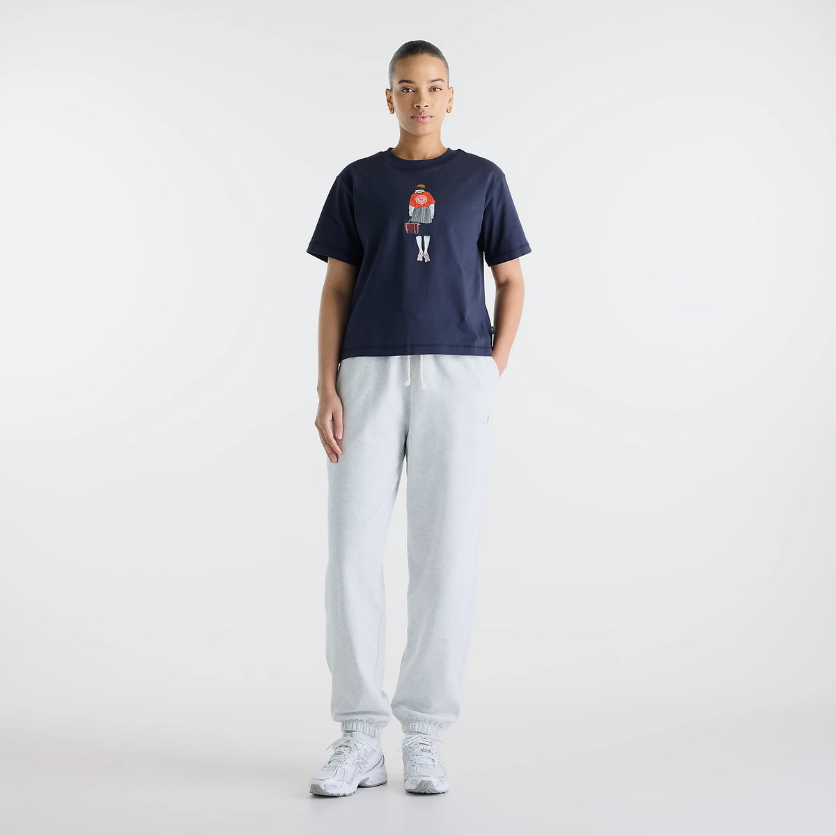 Дамска тениска New Balance Varsity Scholar Relaxed Hip T-Shirt - WT62K2W4DNT модел отпред