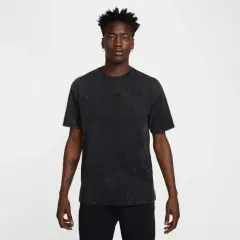 Liverpool F.C. Premium Essentials Football T-Shirt