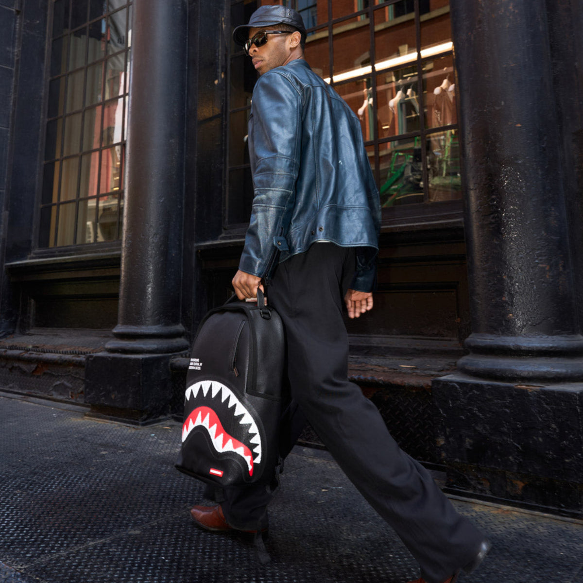 Унисекс раница Sprayground Shark Central Black Embroidered Shark Backpack - 910B9629NSZ модел