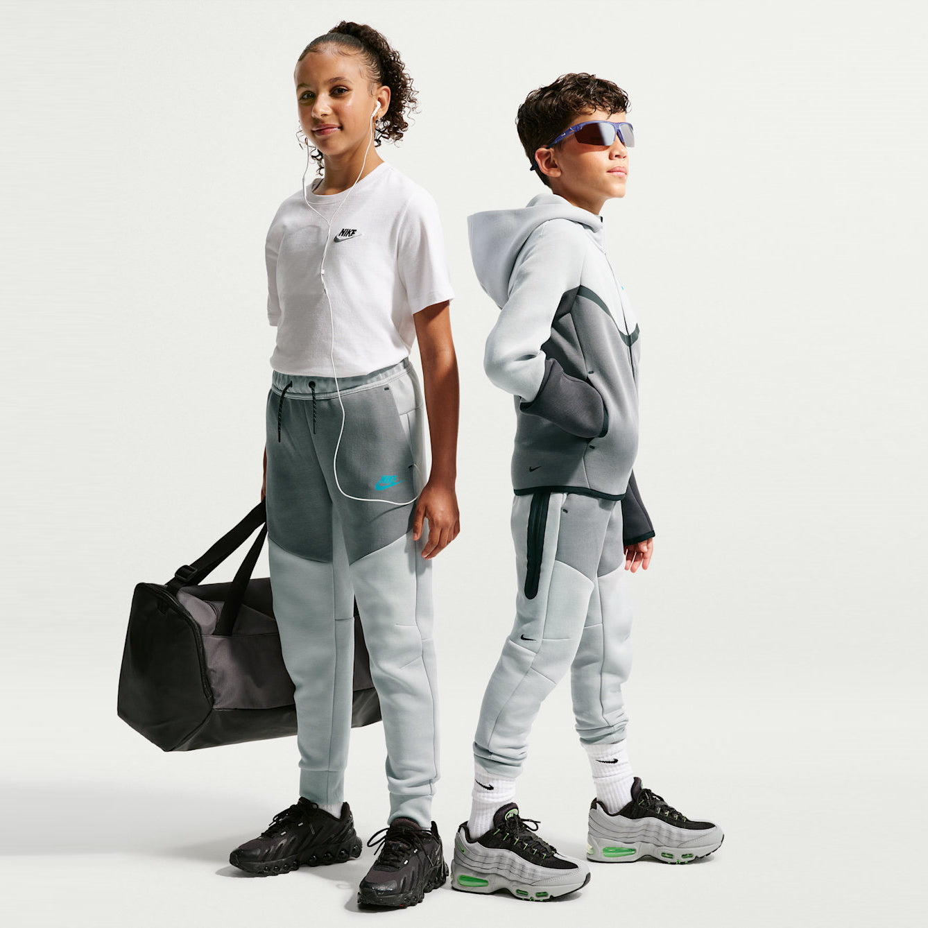 Детски джогър Nike Sportswear Tech Fleece Jogger - HV5869-016