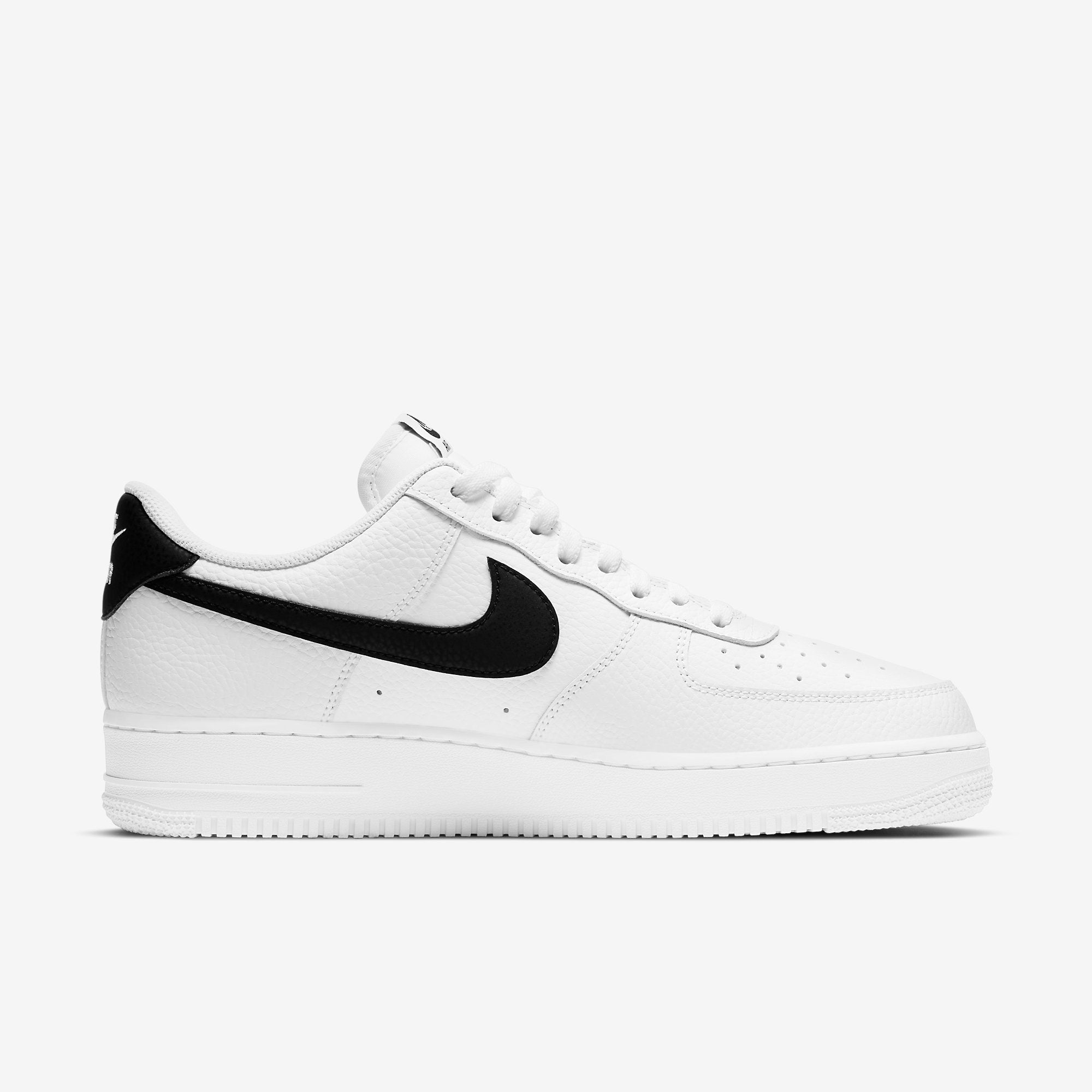 Мъжки кецове Nike Air Force 1 '07 Low - CT2302-100 отстрани