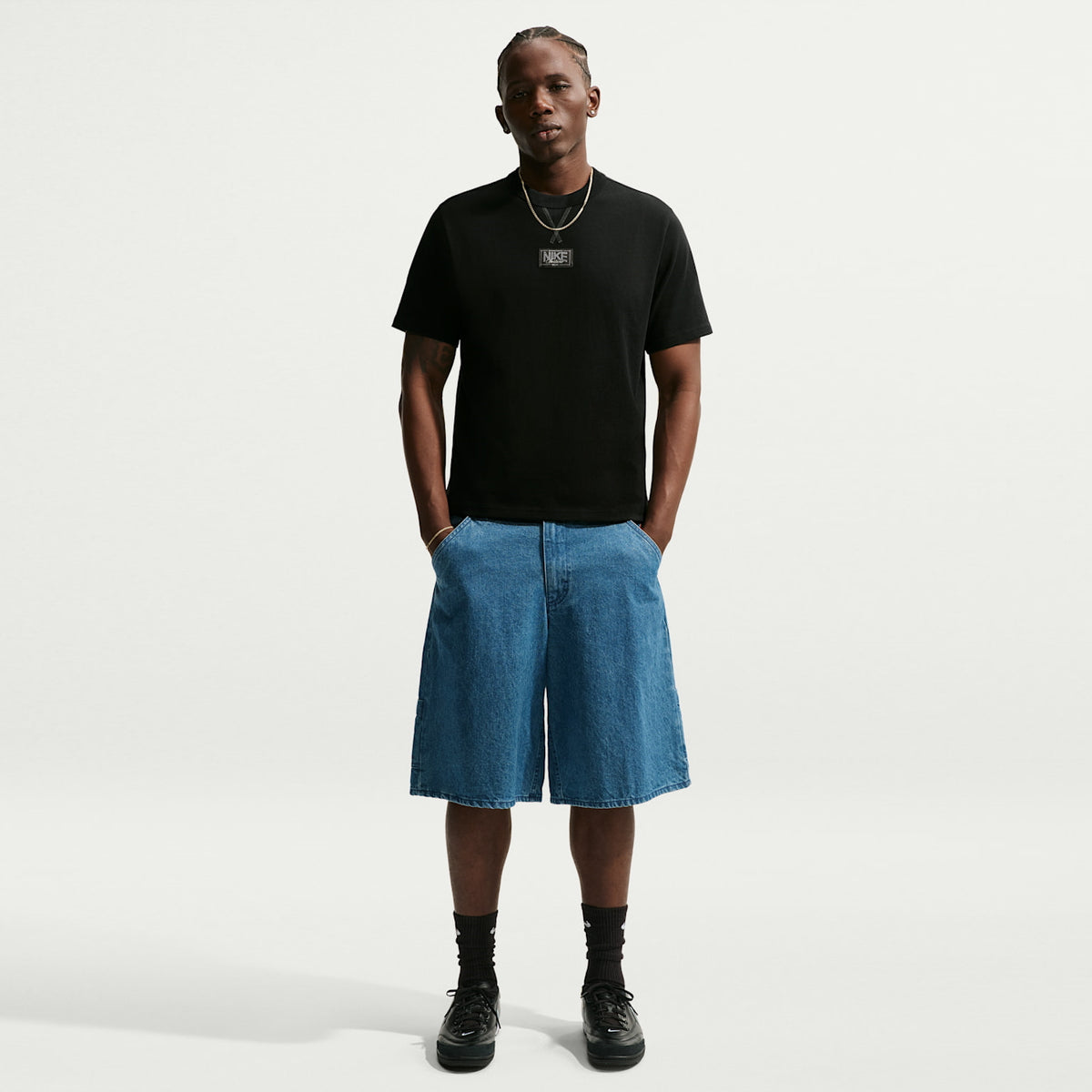 Мъжка тениска Nike Sportswear Premium Essentials T-Shirt - IH1349-010 модел отпред