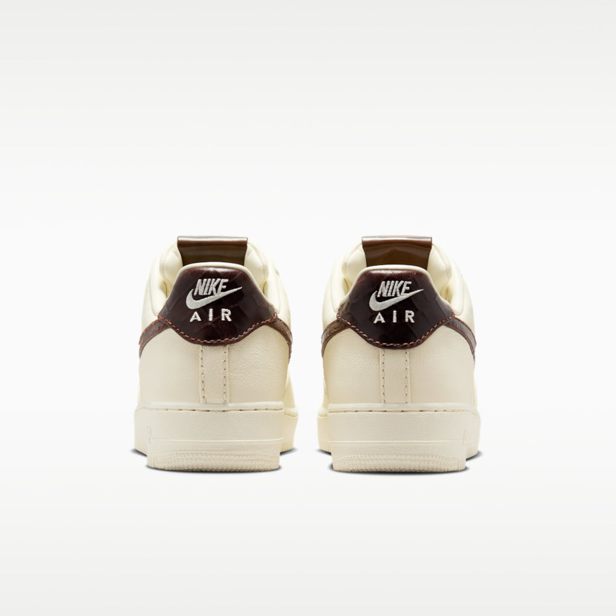 Мъжки кецове Nike Air Force 1 '07 - IH7332-001 модел отзад