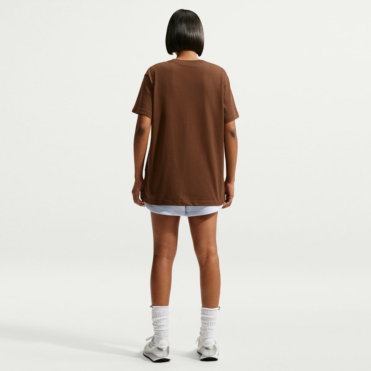 Дамска тениска Nike Sportswear Classic Oversized T-Shirt – IH7601-259 модел отзад