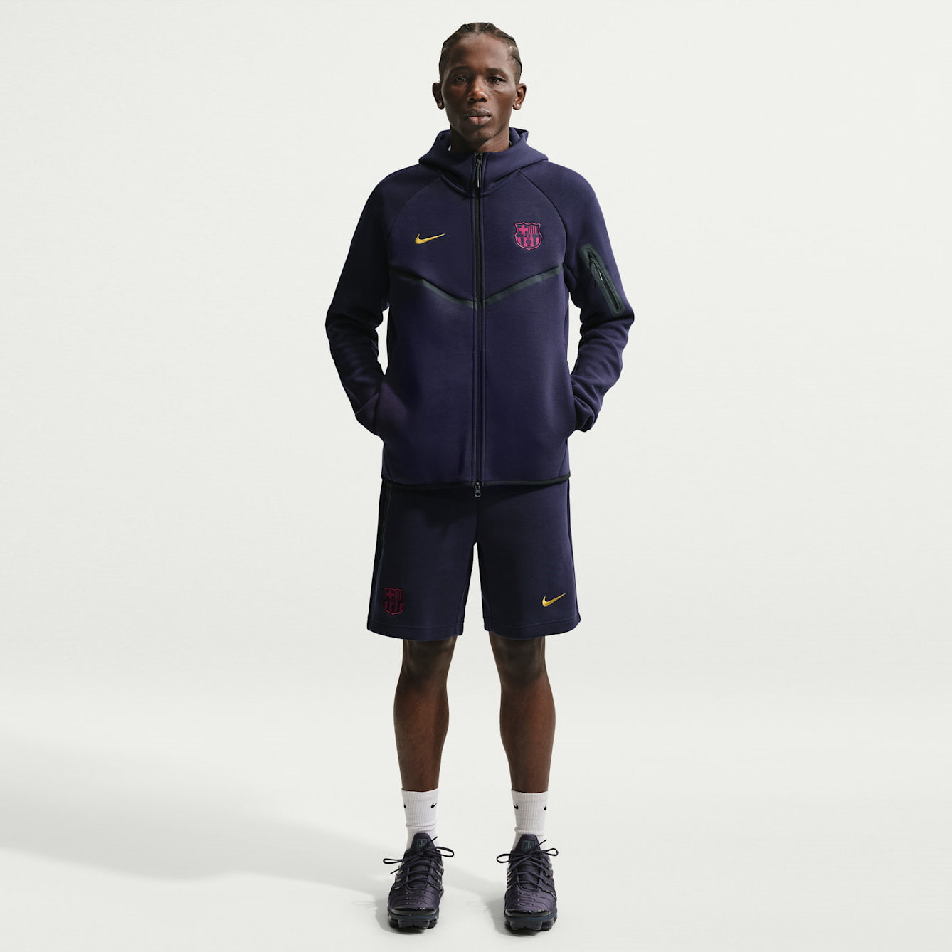 Мъжко худи Nike F.C. Barcelona Tech Fleece Windrunner Football Full-Zip Hoodie - II3201-499 модел отпред