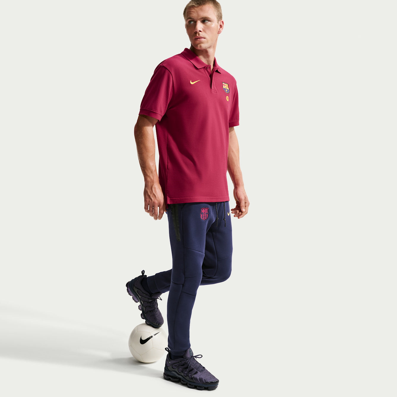 Мъжки джогър Nike F.C. Barcelona Tech Fleece Football Joggers - II3250-498 модел