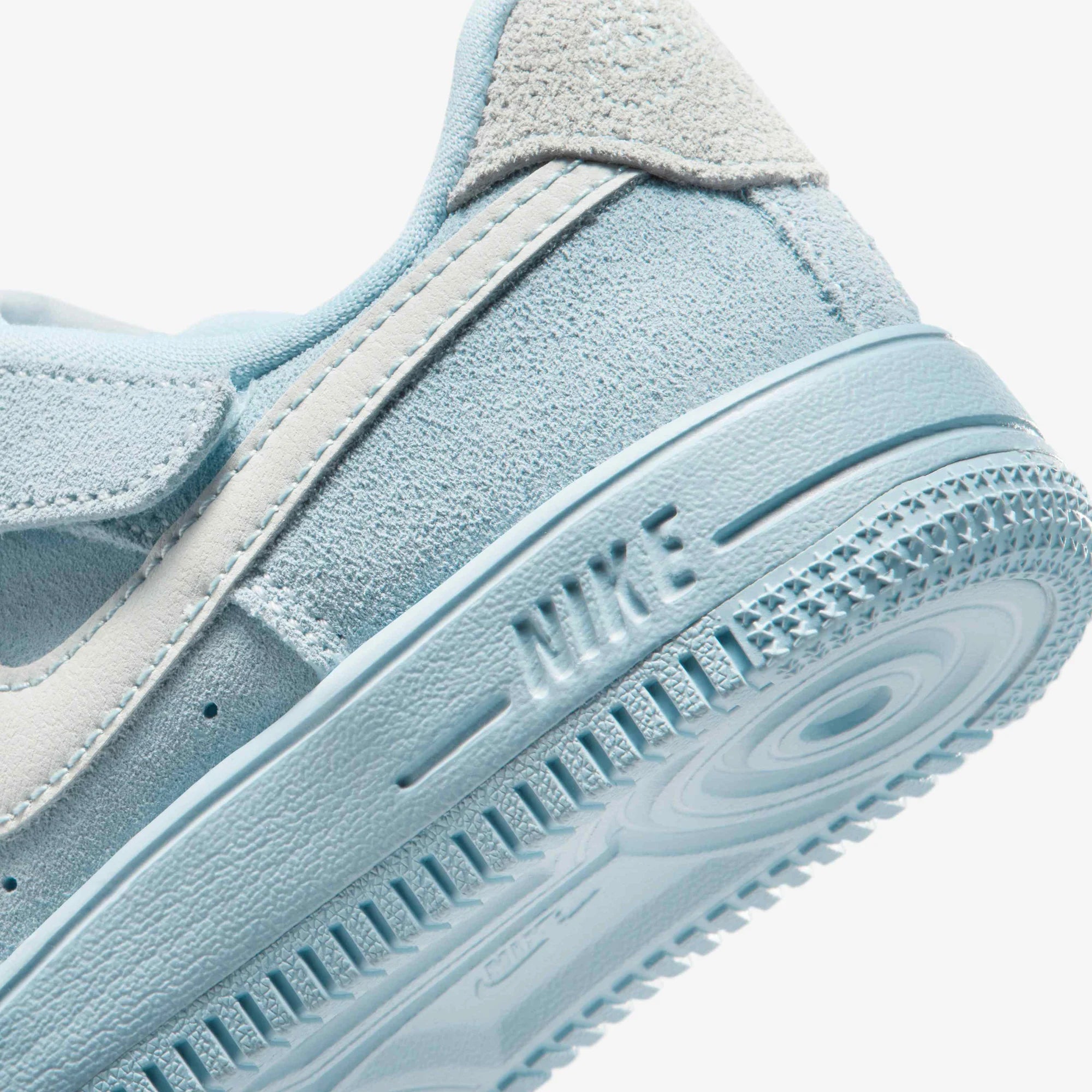 Детски кецове Nike Force 1 Low LV8 EasyOn (PS) - II7095-400 детайл отзад