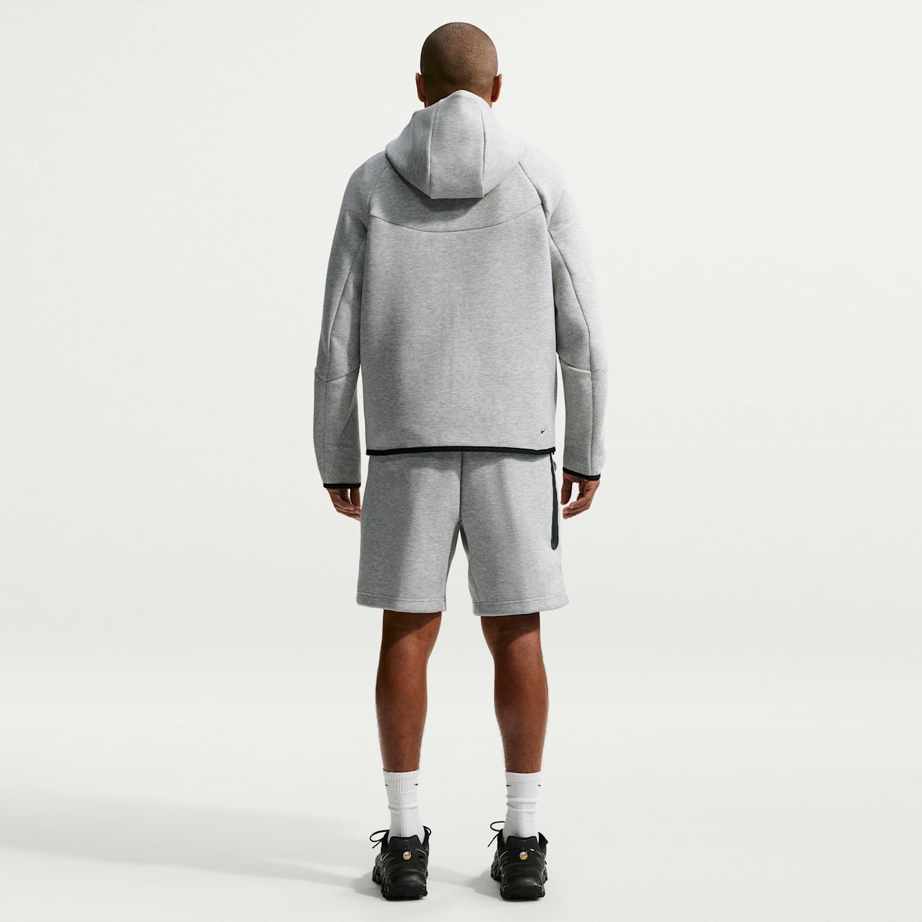 Мъжки къс панталон Nike Tech Fleece Shorts - IM0693-010 модел отзад