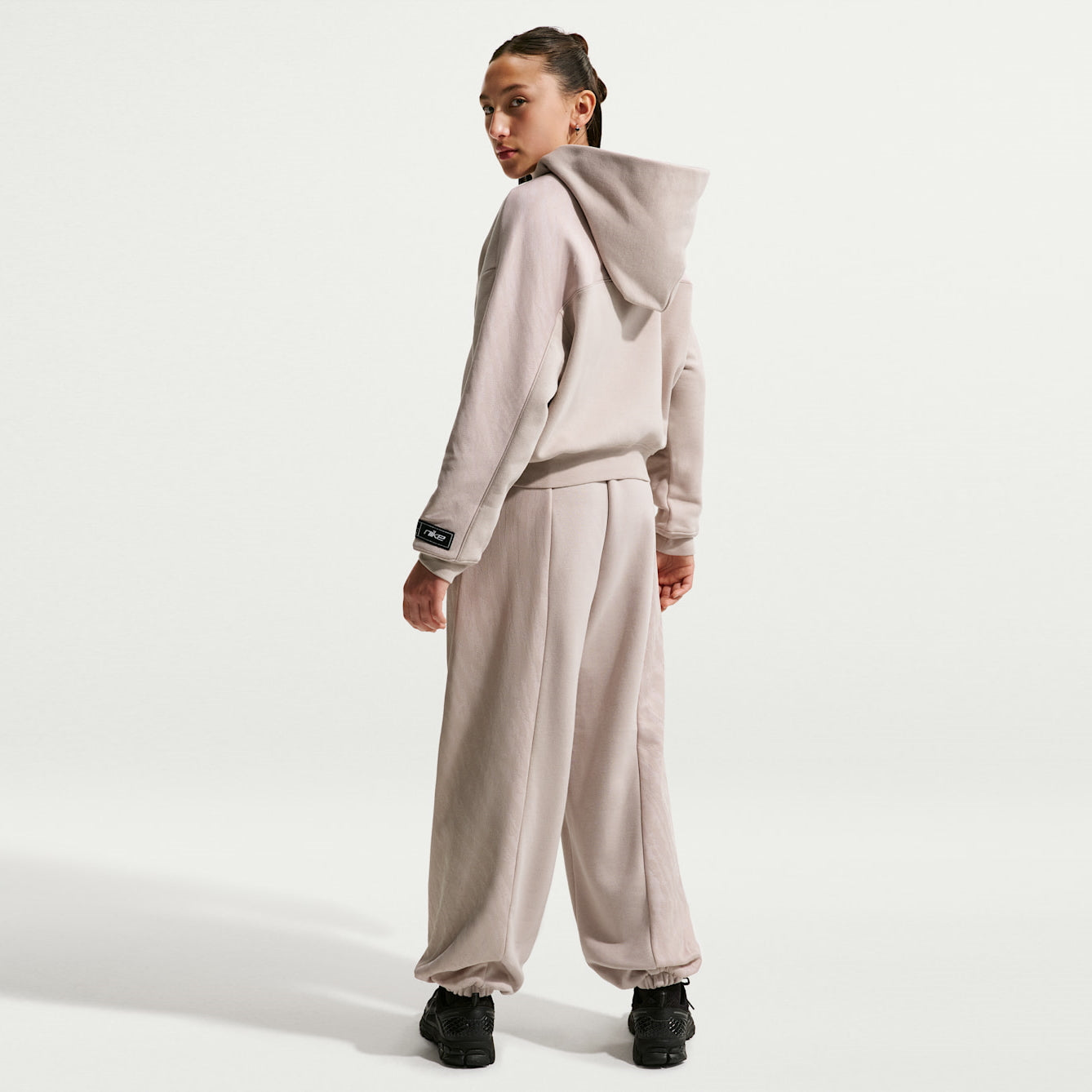 Детско худи Nike Sportswear Club Fleece Dance Long-Sleeve Top - IM5607-211 модел отзад