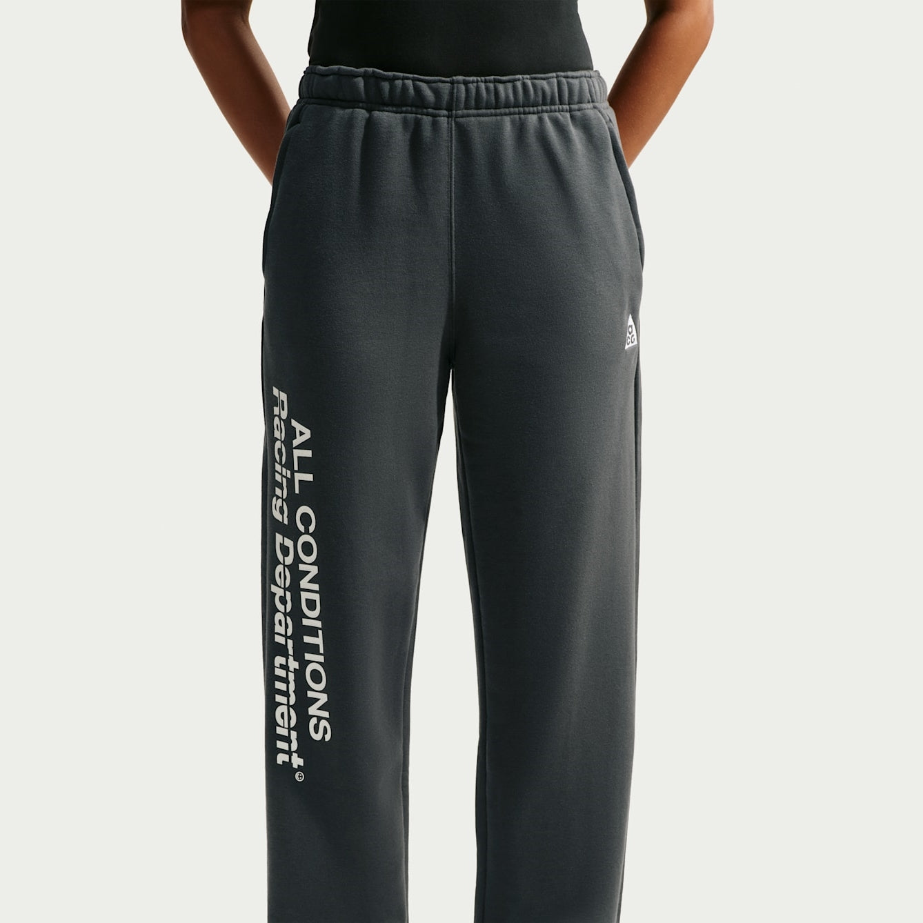 Унисекс панталон Nike ACG 'Tuff Fleece' Dri-FIT Pants - IU8172-070 отпред жена