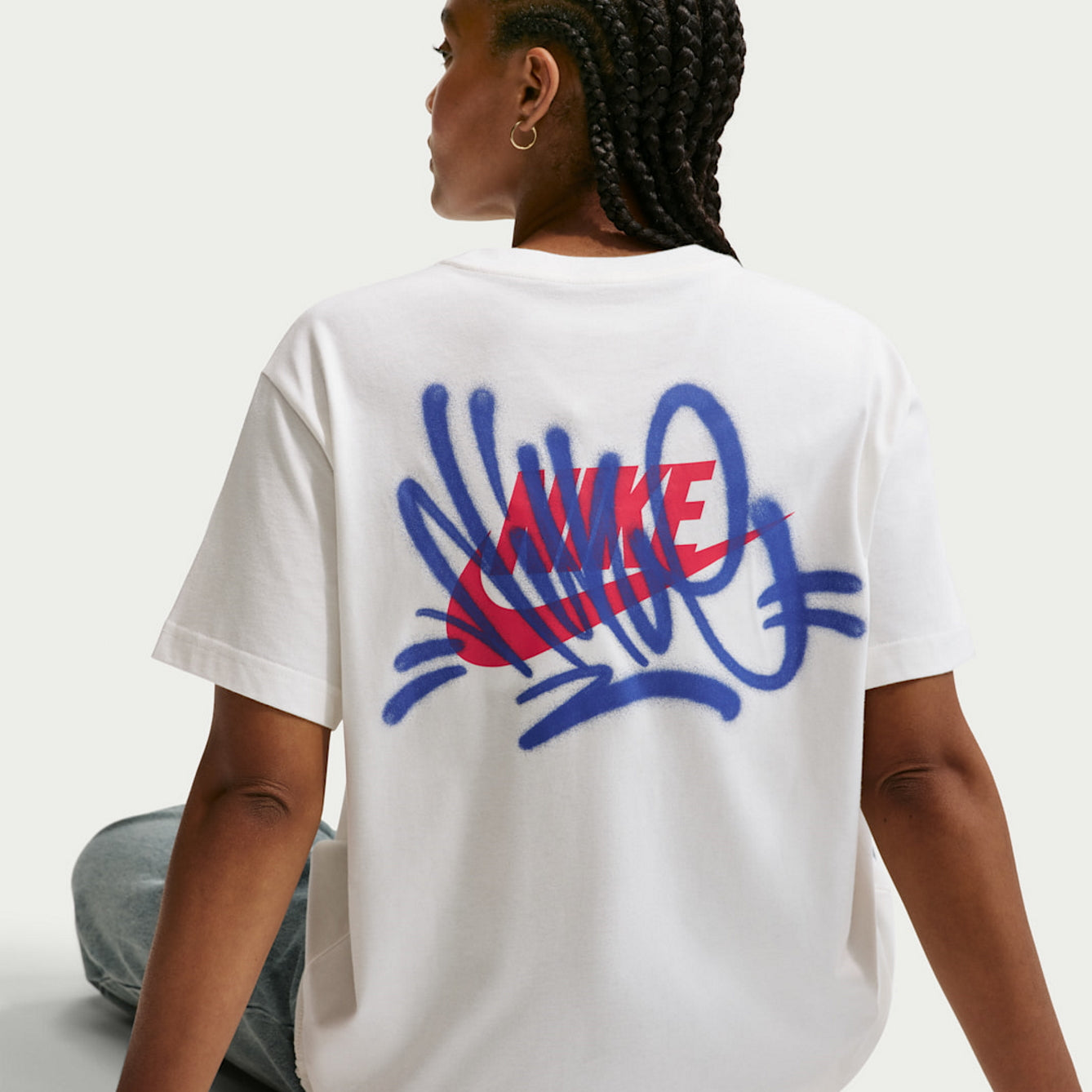 Дамска тениска Nike Sportswear Classic Oversized T-Shirt - IV5485-133 отзад