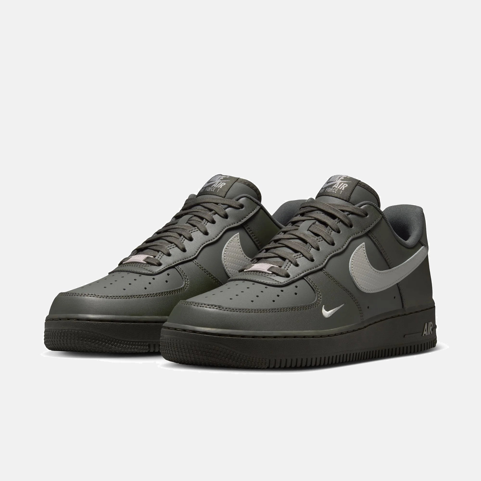 Мъжки кецове Nike Air Force 1 '07 - IV5732-001 отпред