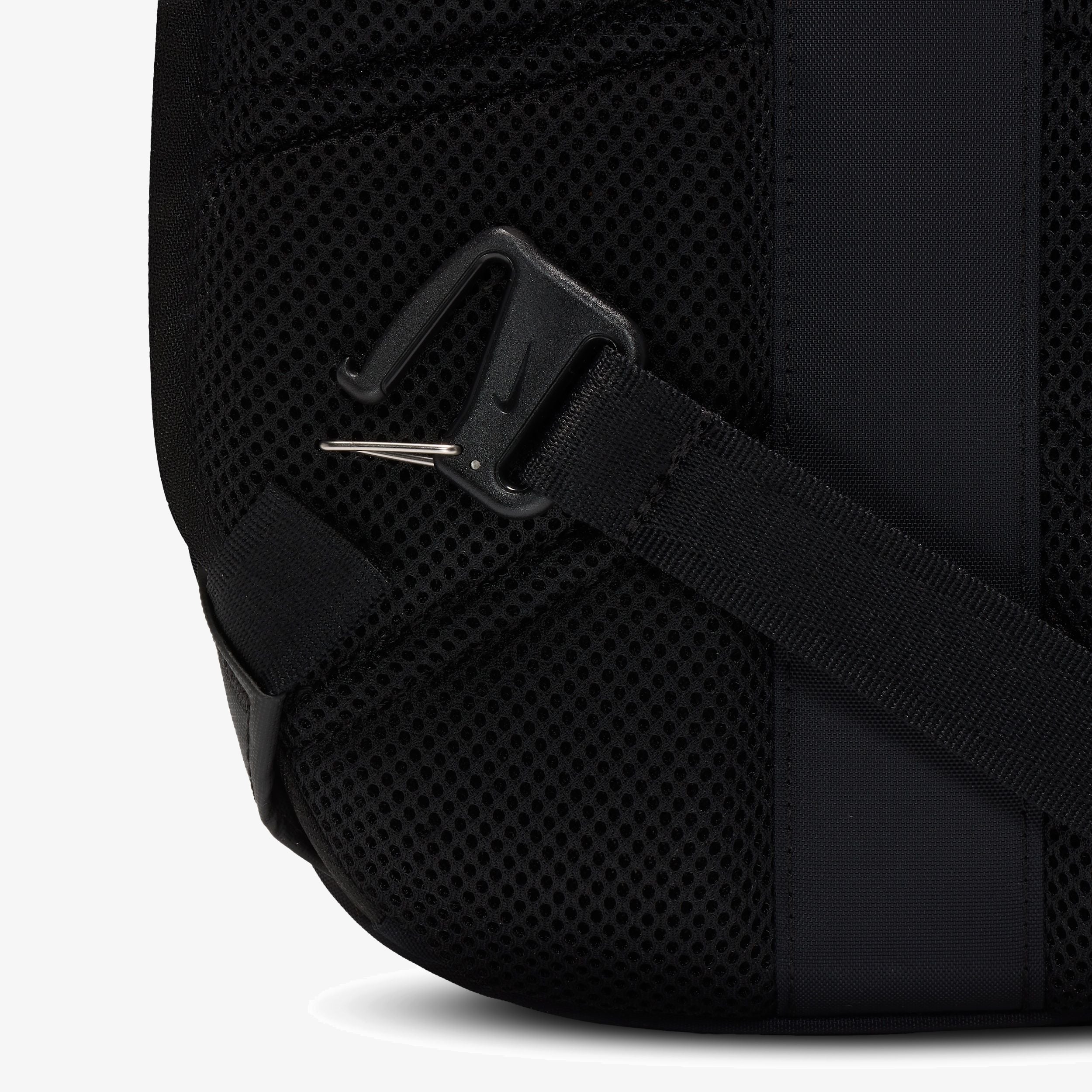 Унисекс раница Nike Commute Sling Bag (8L) - FZ6132-011 детайл колан