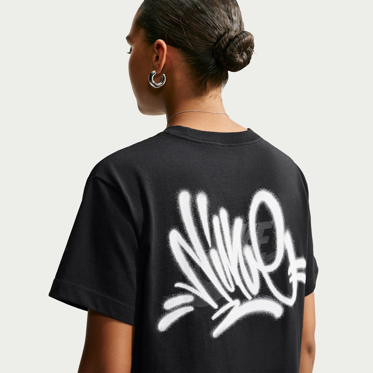 Дамска тениска Nike Sportswear Classic Oversized T-Shirt - IV5485-010 отзад