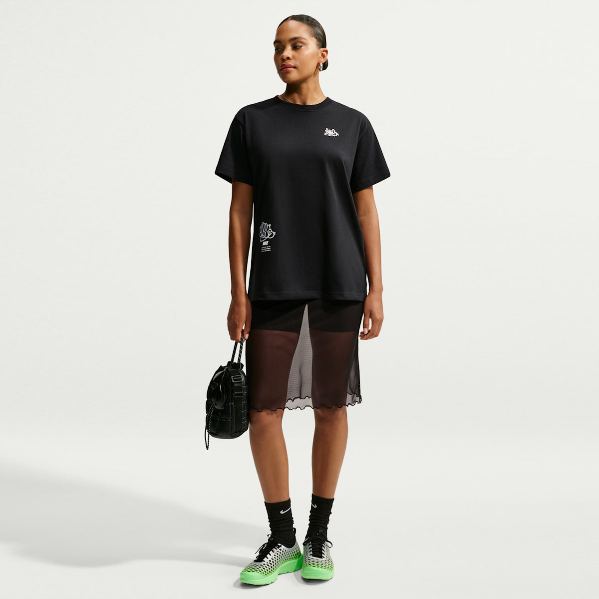 Дамска тениска Nike Sportswear Classic Oversized T-Shirt - IV5485-010 модел отпред
