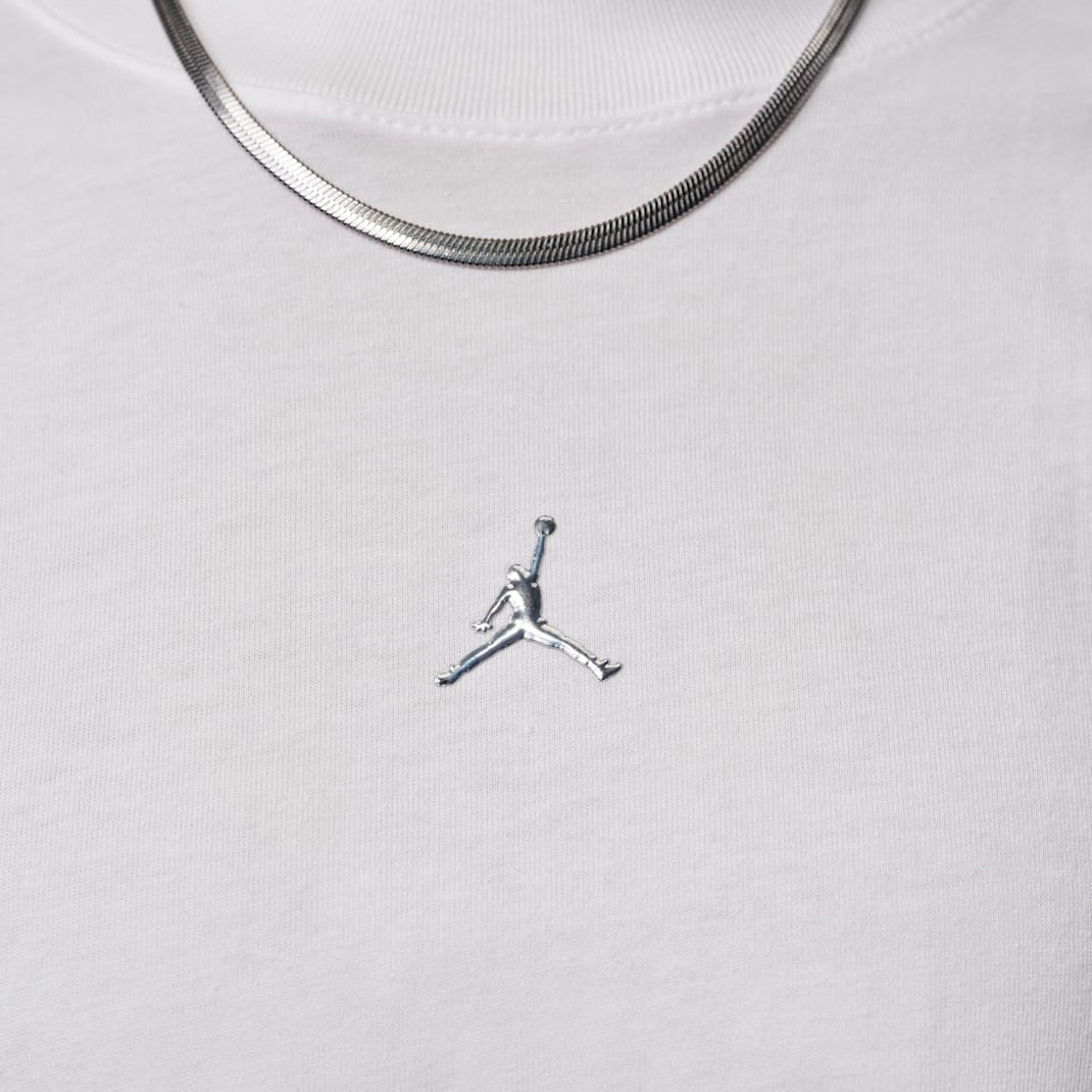 Дамска тениска Jordan Essentials Girlfriend T-Shirt - IM7154-100 детайл лого