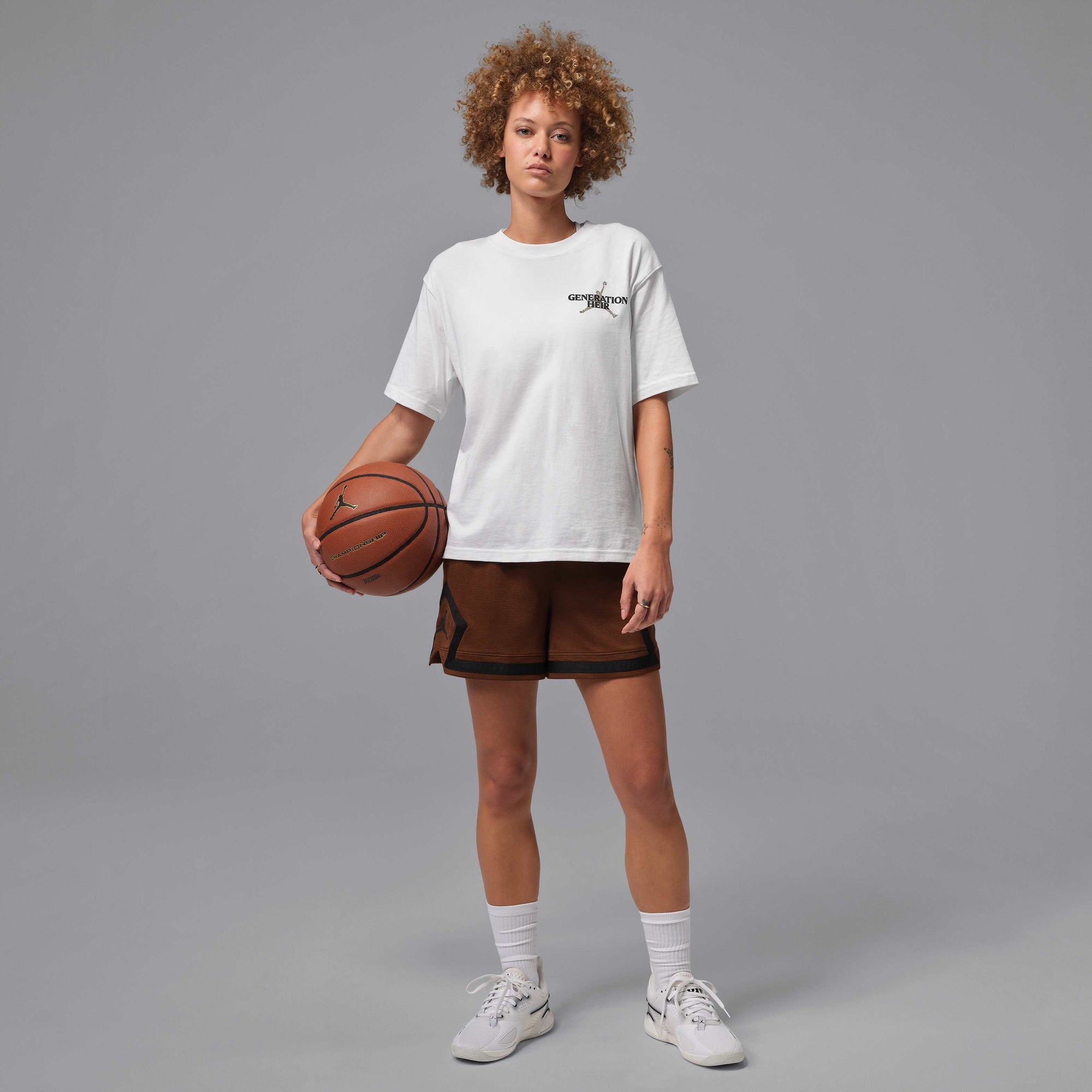 Дамска тениска Jordan Sport Dri-FIT Graphic T-Shirt IF2221-100 модел отпред