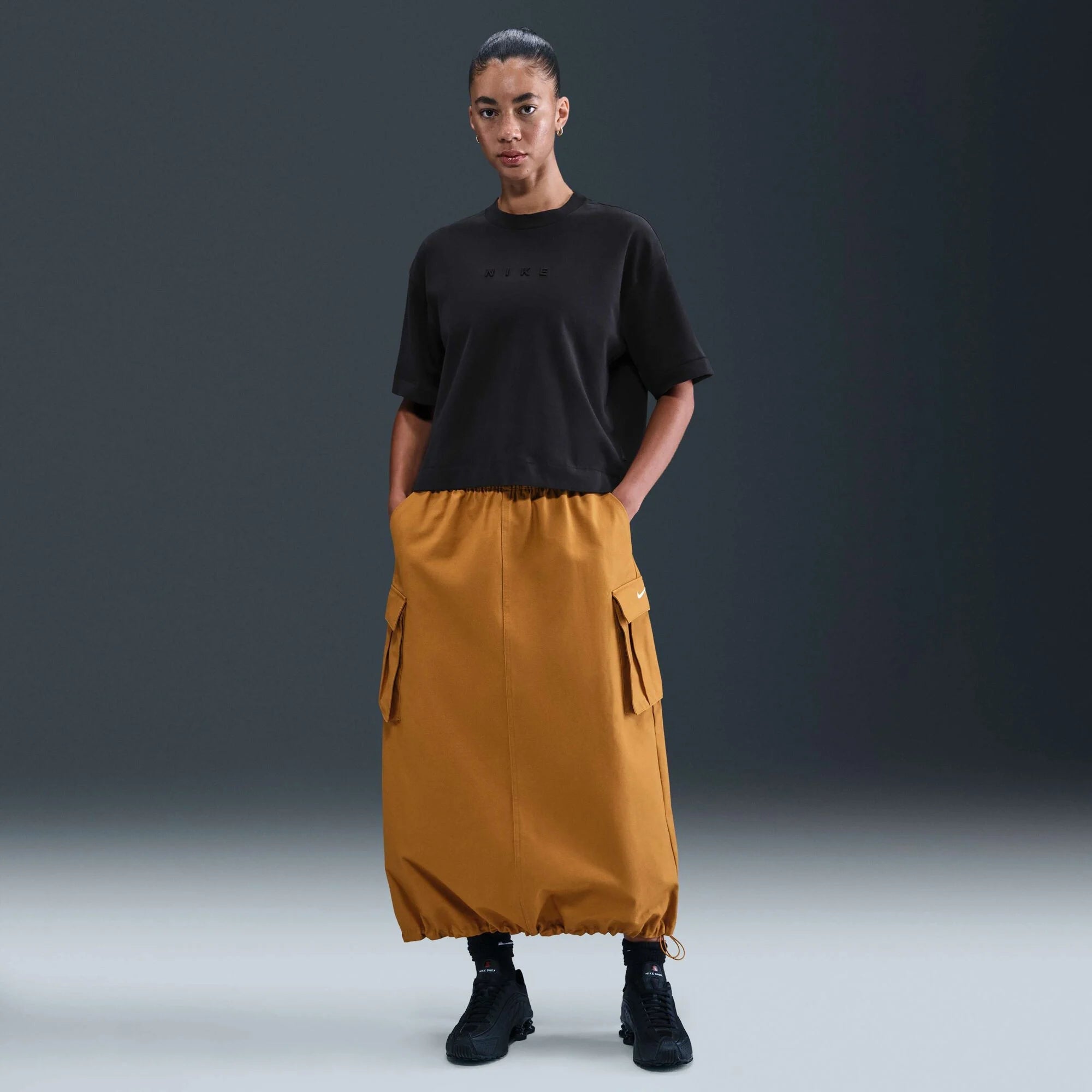 Дамска тениска Nike Sportswear Luxe Boxy Short-Sleeve T-Shirt HV4955-010 модел отпред