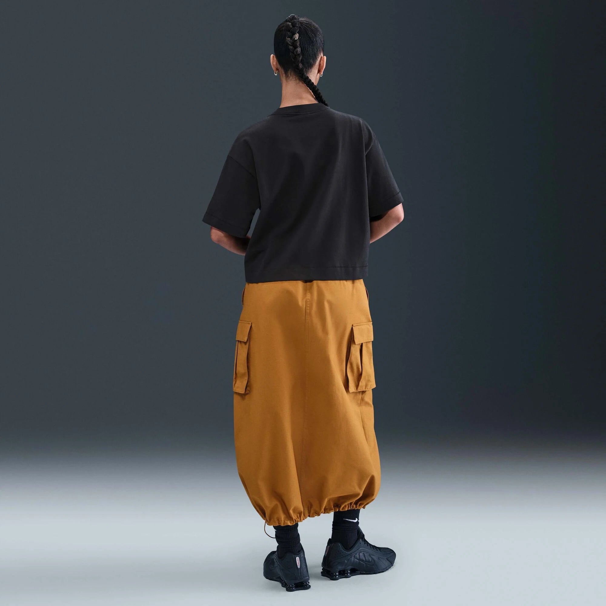 Дамска тениска Nike Sportswear Luxe Boxy Short-Sleeve T-Shirt HV4955-010 модел отзад