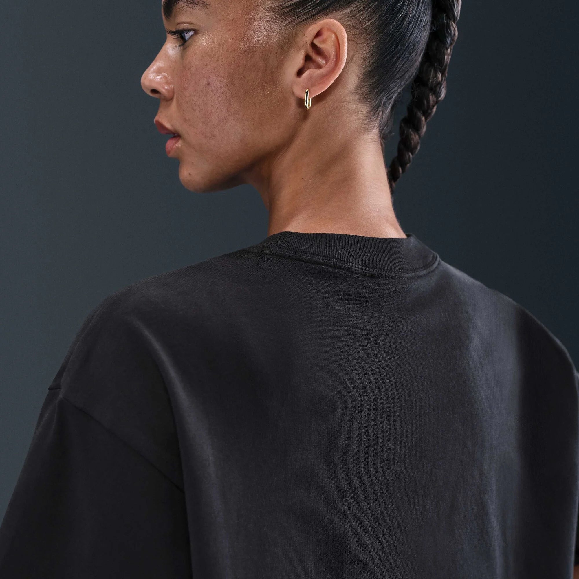 Дамска тениска Nike Sportswear Luxe Boxy Short-Sleeve T-Shirt HV4955-010 oтзад