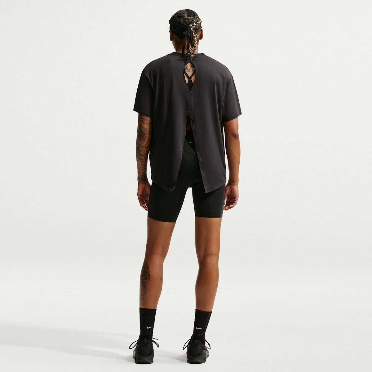 Дамска тениска Nike One Dri-FIT Short-Sleeve Top - IV4935-010 отзад