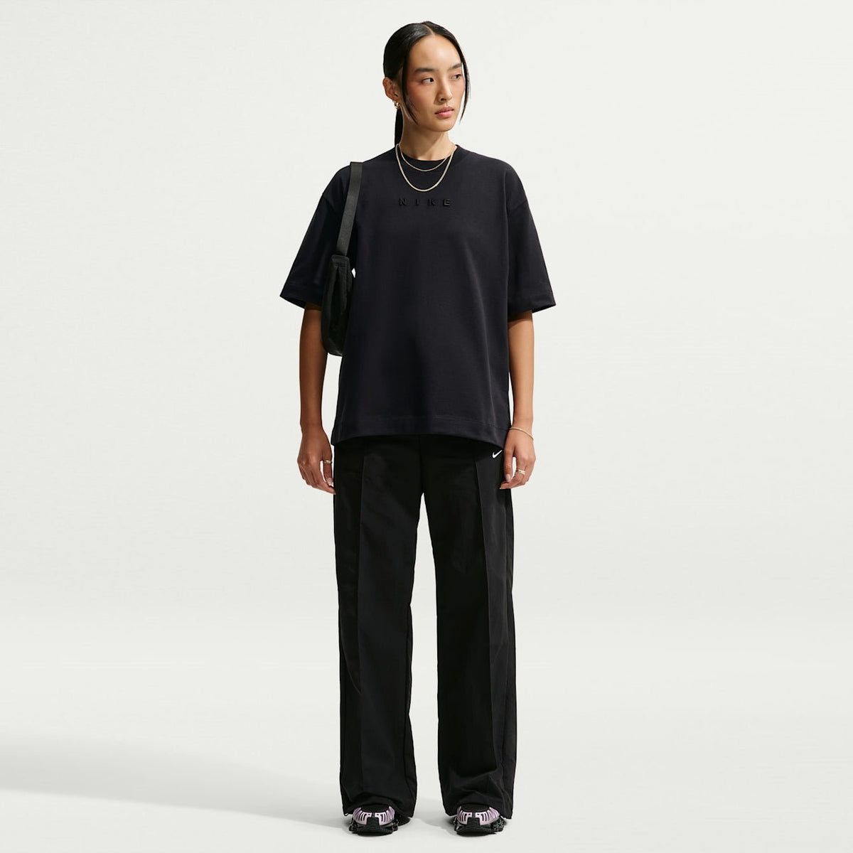 Дамска тениска Nike Sportswear Oversized T-Shirt - IO7464-010 модел отпред