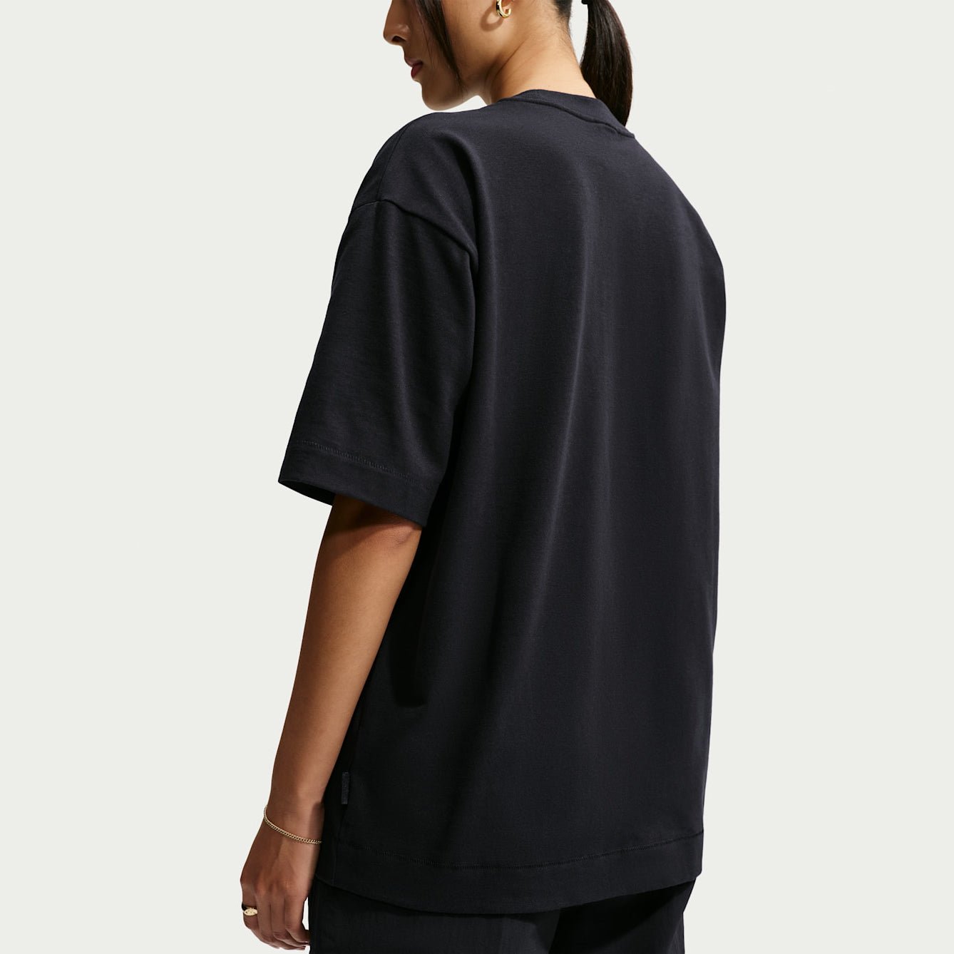Дамска тениска Nike Sportswear Oversized T-Shirt - IO7464-010 отзад