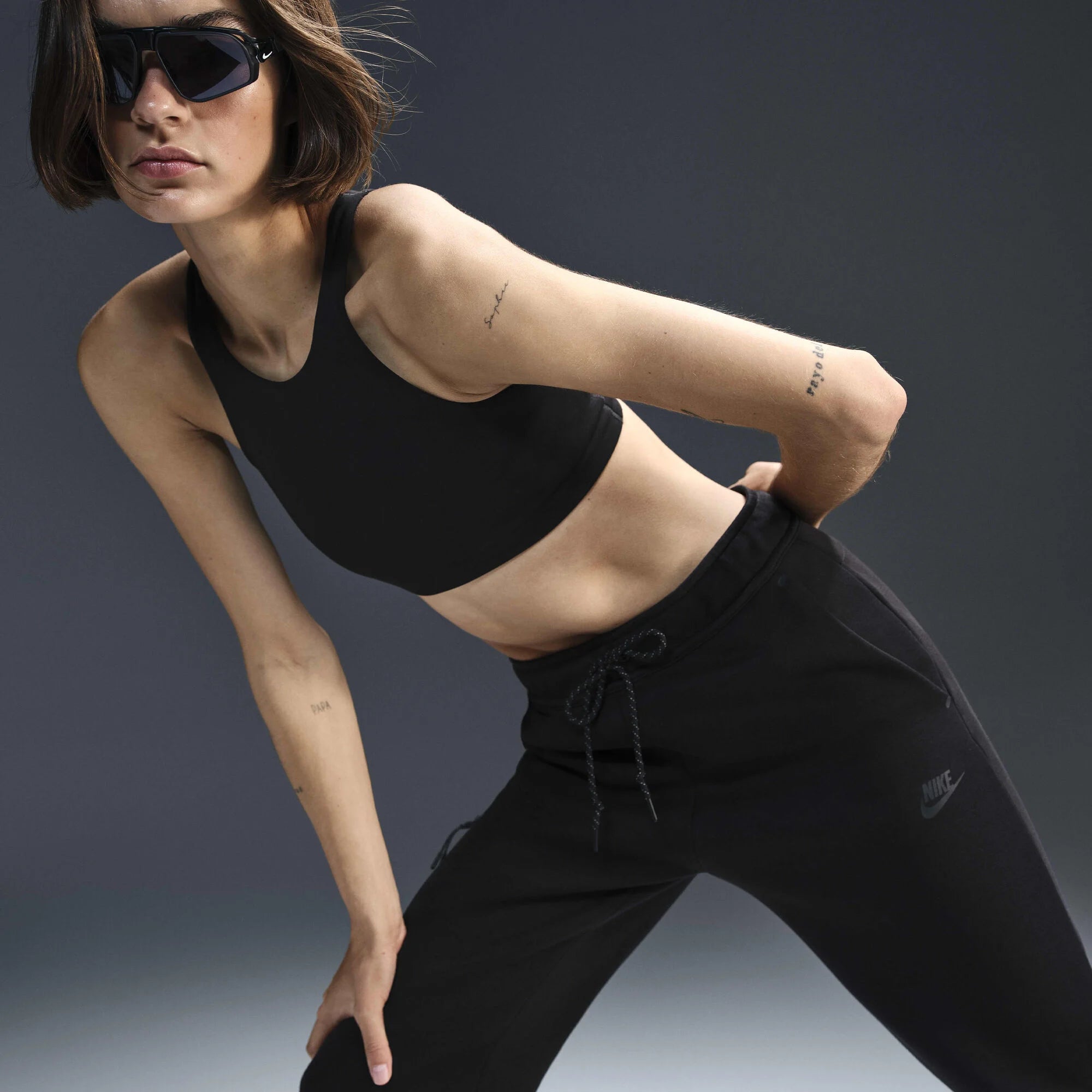 Дамски джогър Nike Tech Fleece Mid - Rise Joggers - Airhouse