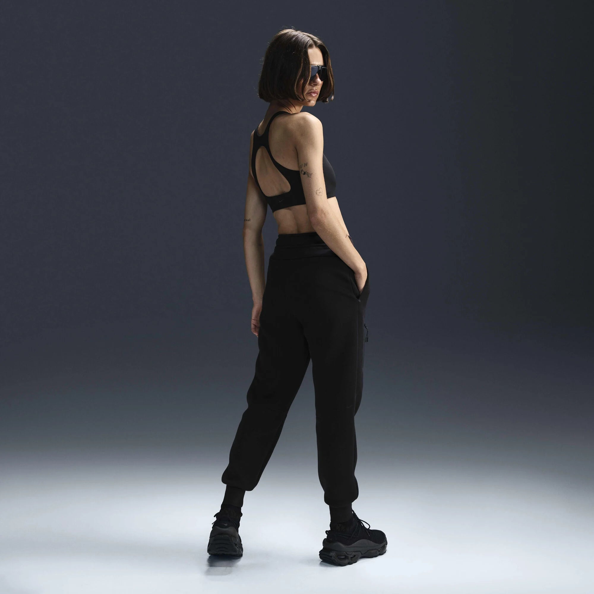 Дамски джогър Nike Tech Fleece Mid - Rise Joggers - Airhouse