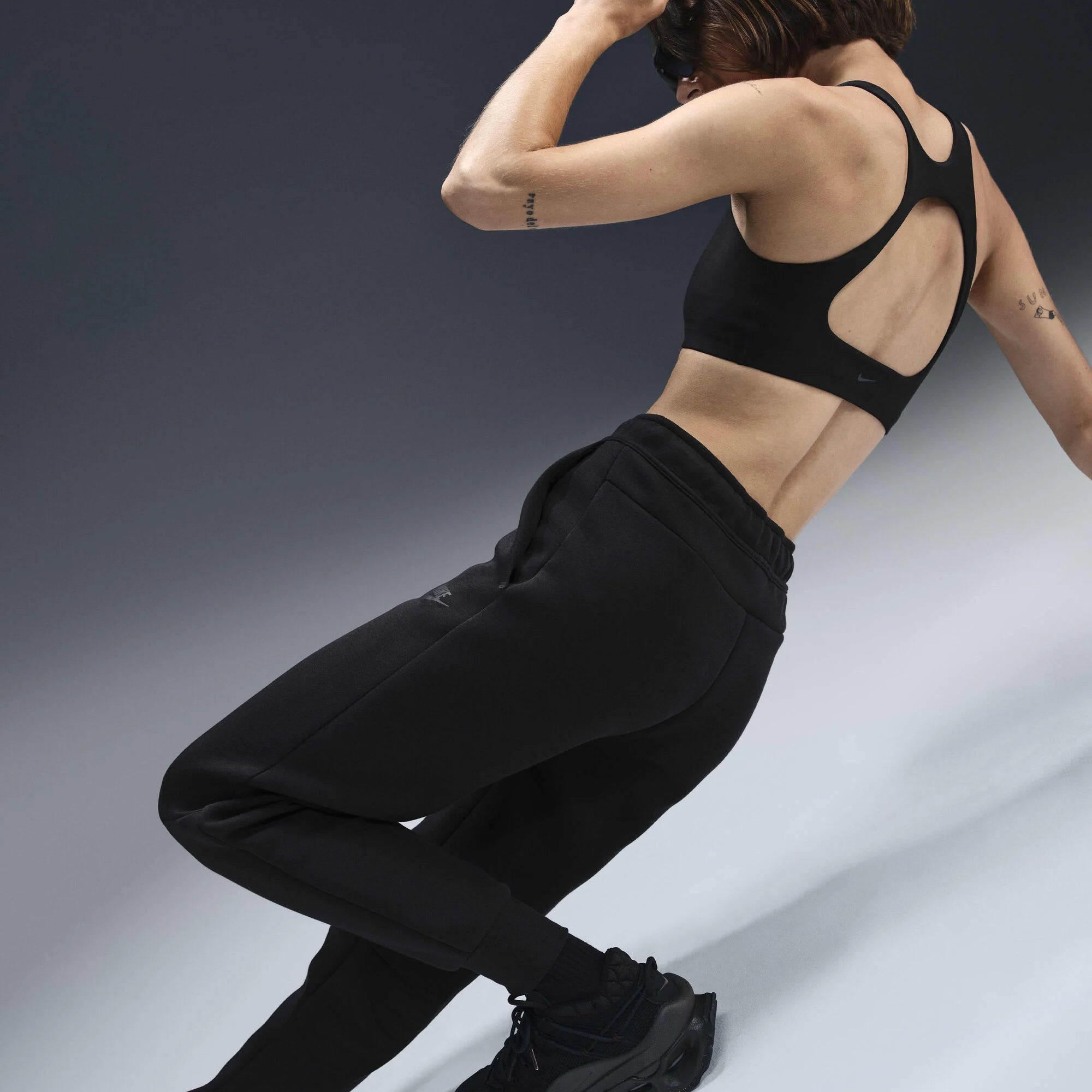 Дамски джогър Nike Tech Fleece Mid - Rise Joggers - Airhouse