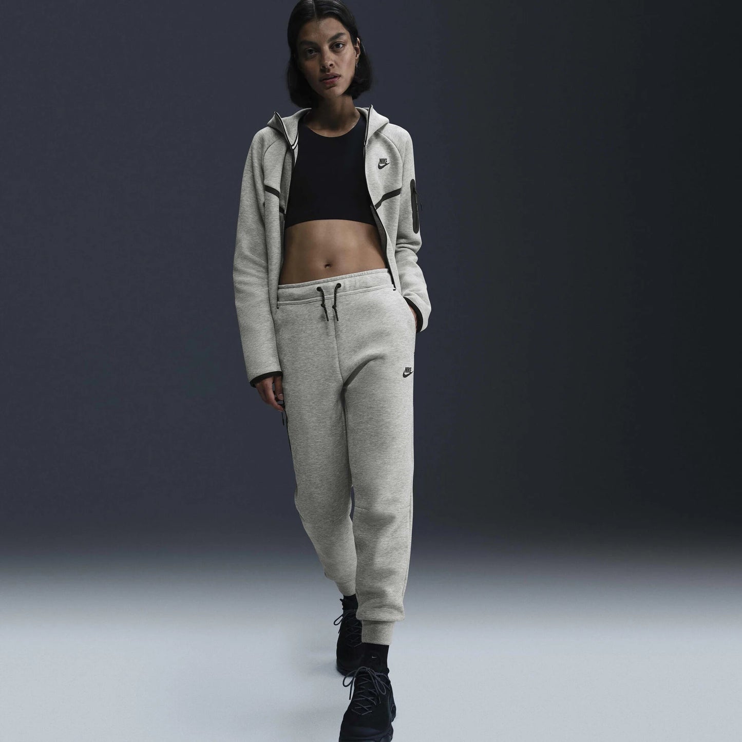 Дамски джогър Nike Tech Fleece Mid - Rise Joggers - Airhouse