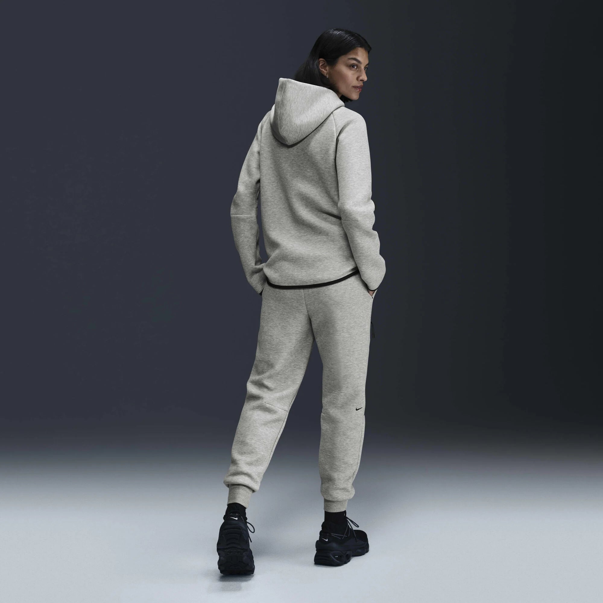 Дамски джогър Nike Tech Fleece Mid - Rise Joggers - Airhouse