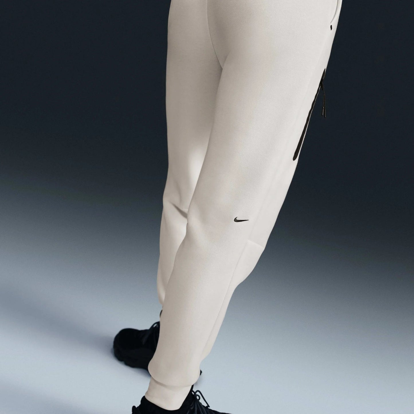 Дамски джогър Nike Tech Fleece Mid - Rise Joggers - Airhouse