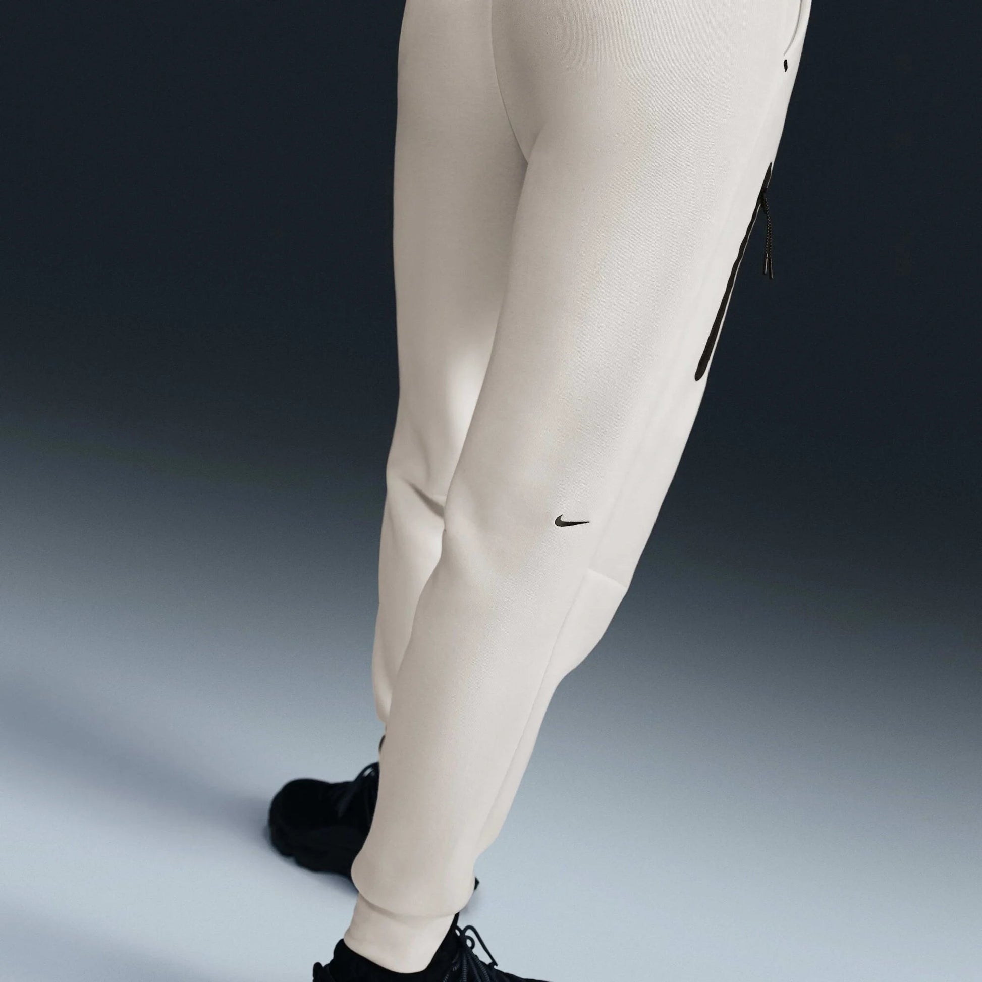 Дамски джогър Nike Tech Fleece Mid - Rise Joggers - Airhouse