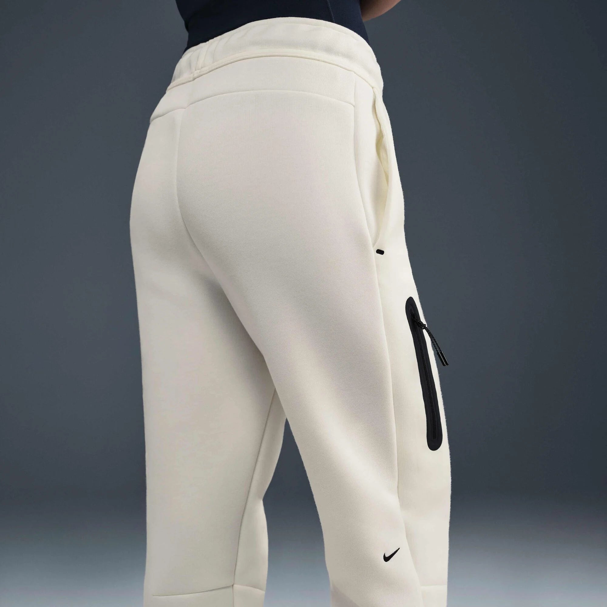 Дамски джогър Nike Tech Fleece Mid - Rise Joggers - Airhouse